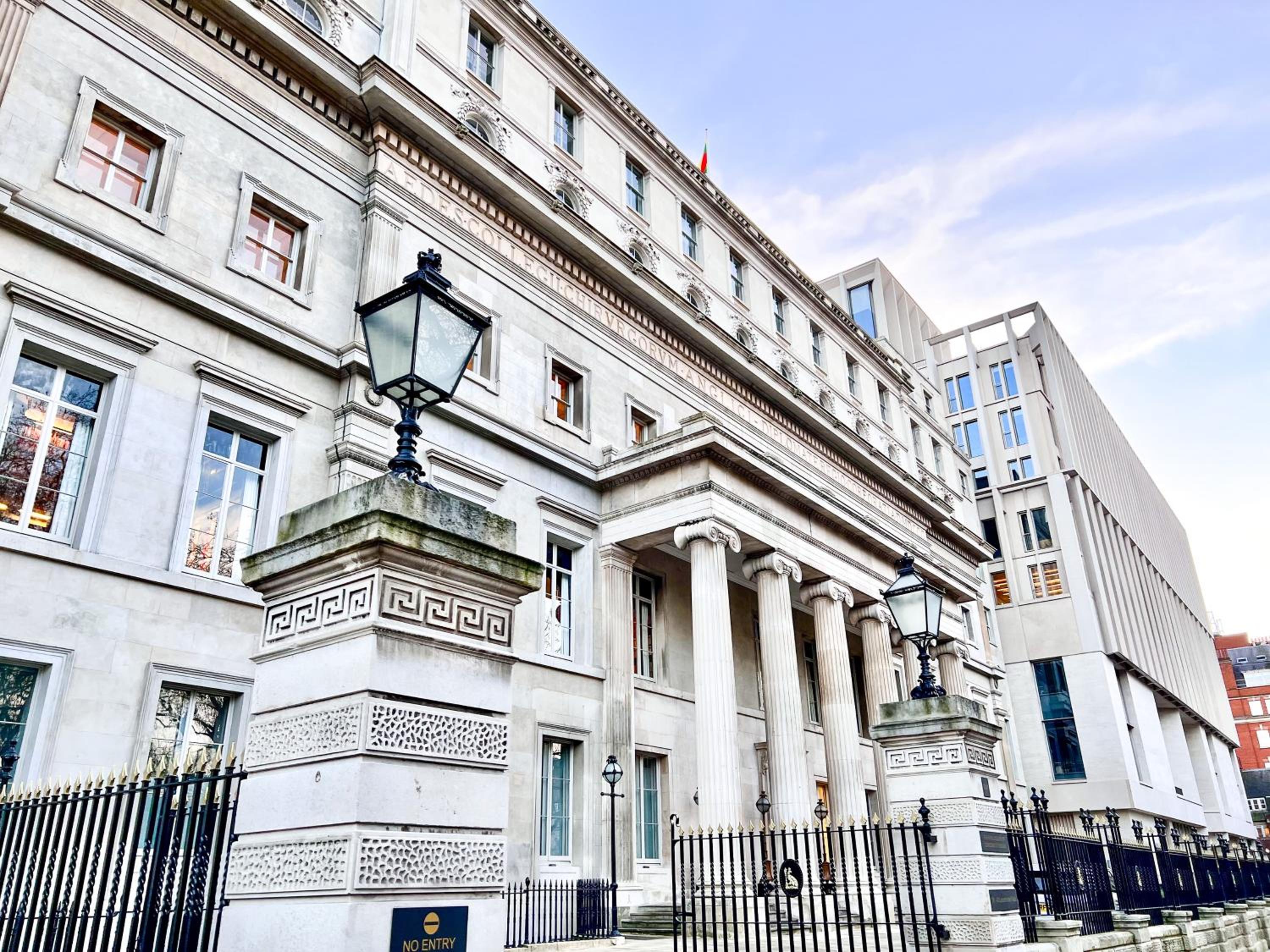 Excellent Entire Apartment Between St Pauls Cathedral and Covent Garden