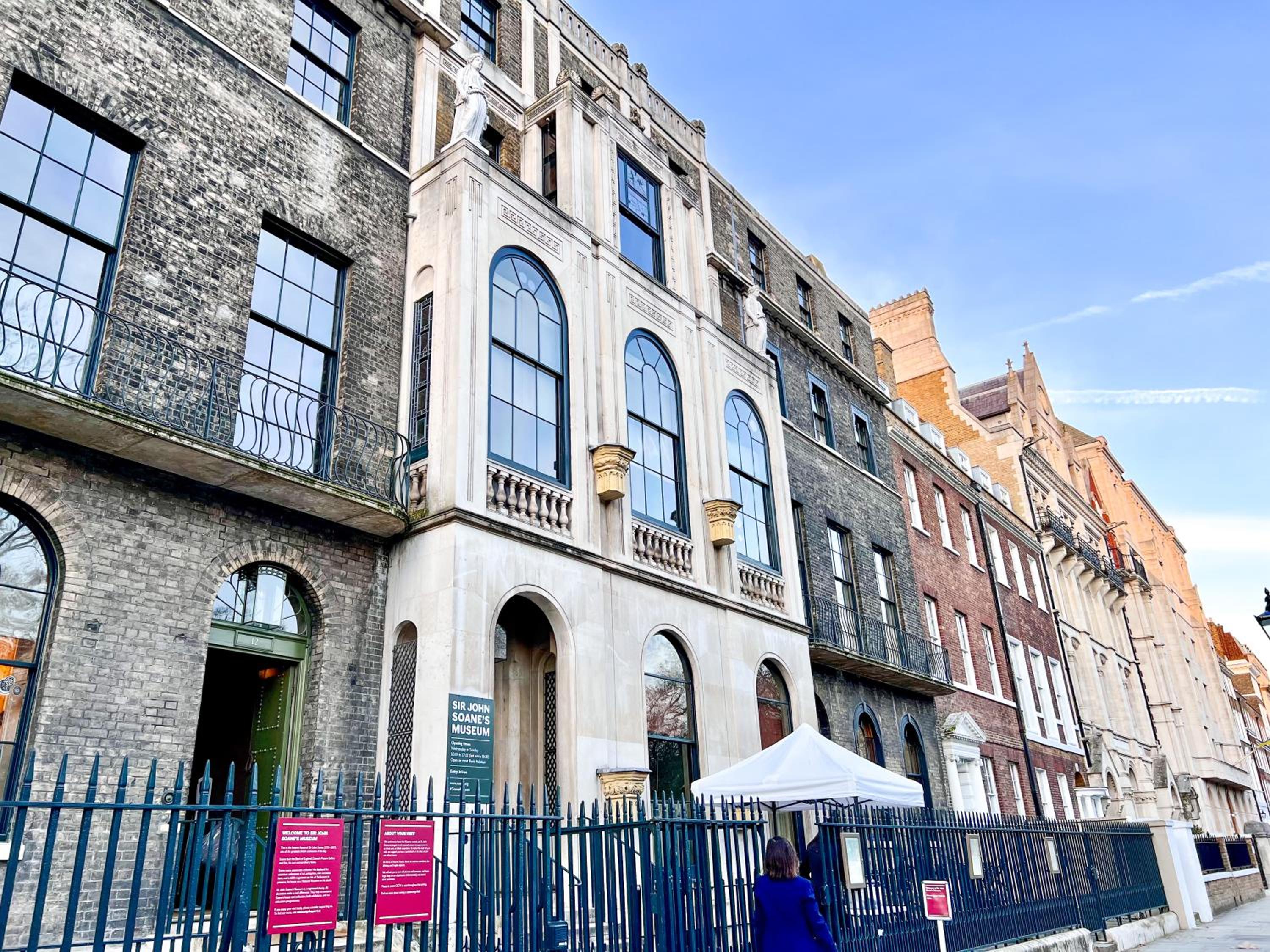 Excellent Entire Apartment Between St Pauls Cathedral and Covent Garden