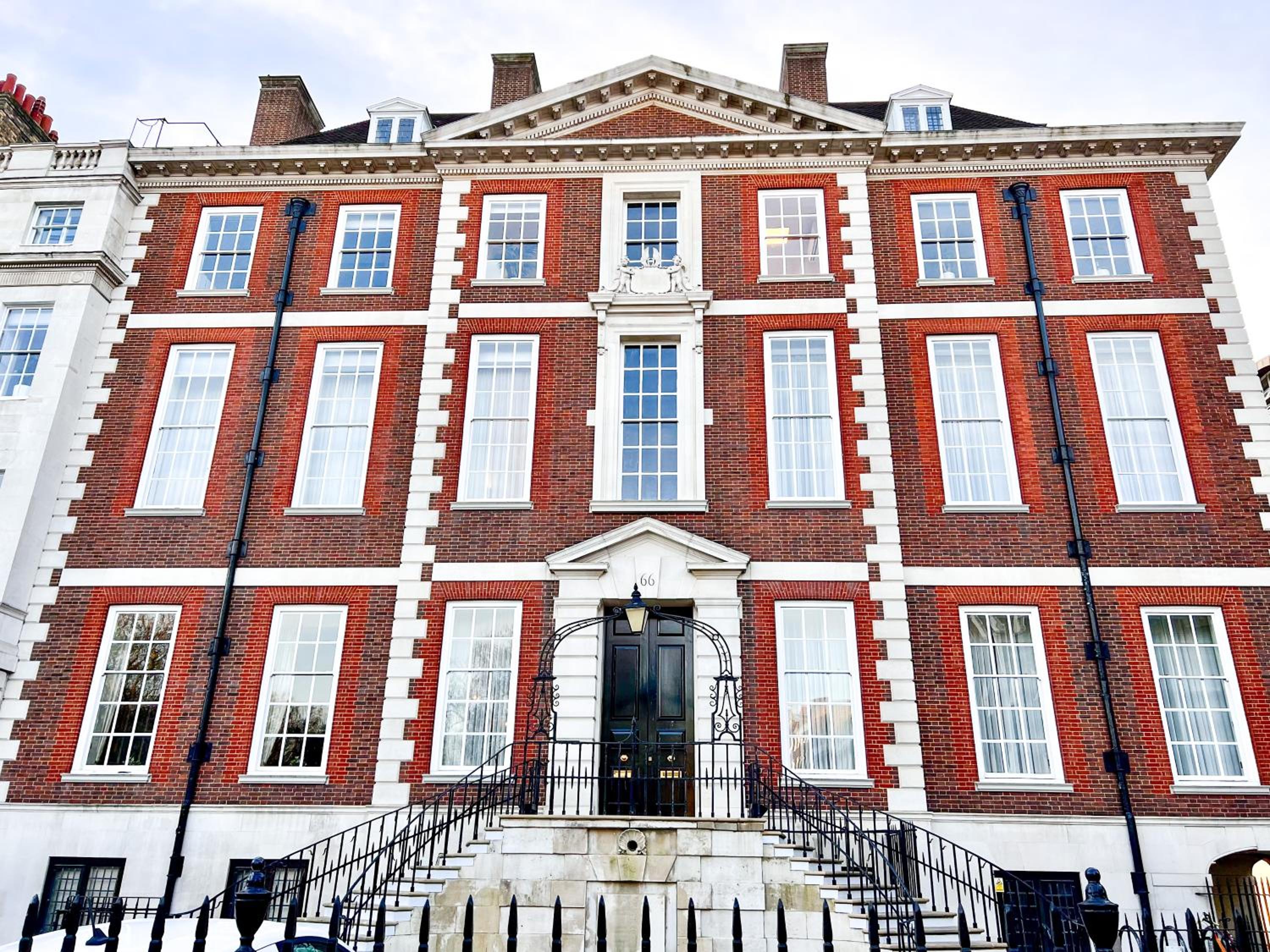 Excellent Entire Apartment Between St Pauls Cathedral and Covent Garden