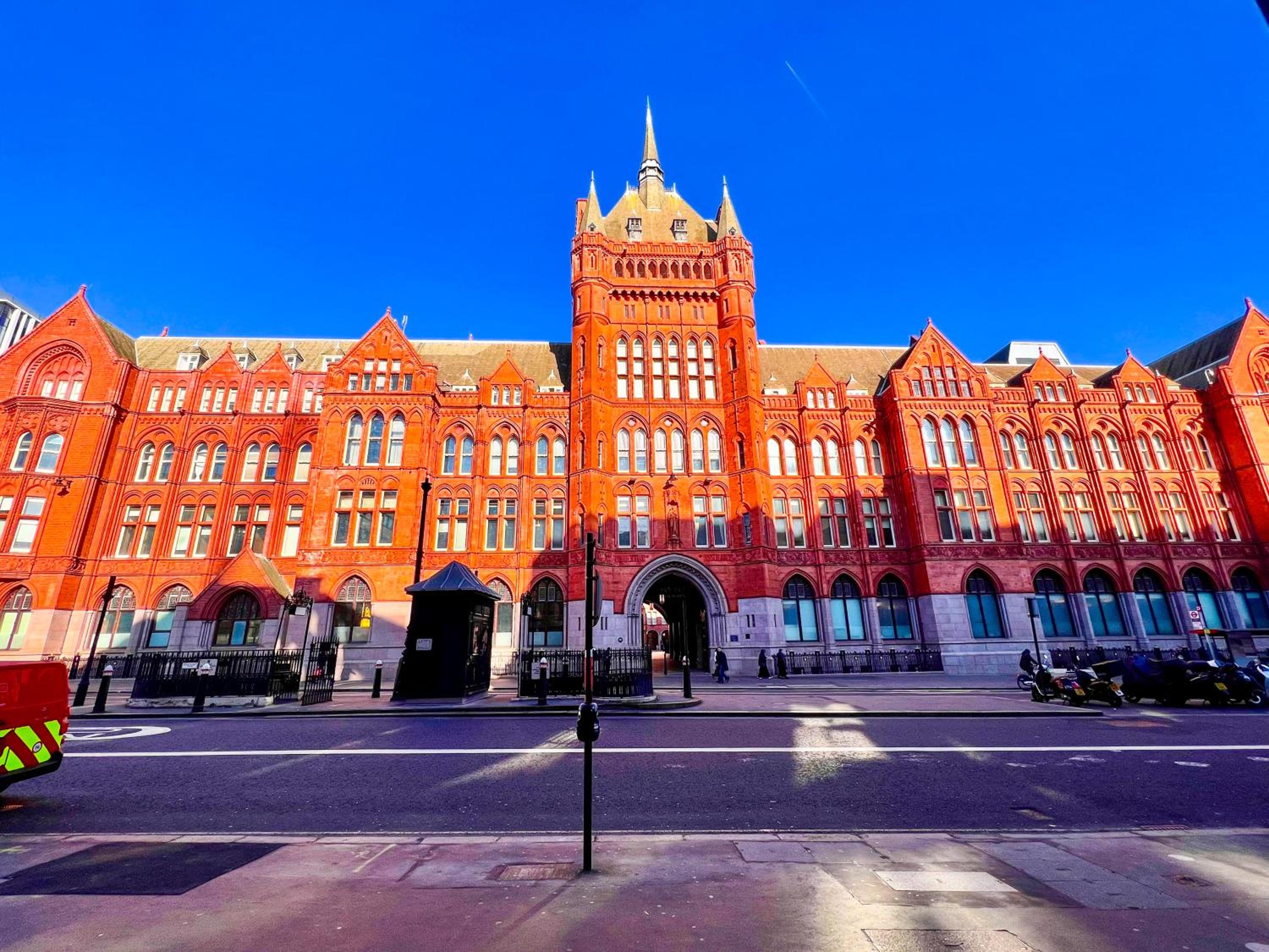 Excellent Entire Apartment Between St Pauls Cathedral and Covent Garden