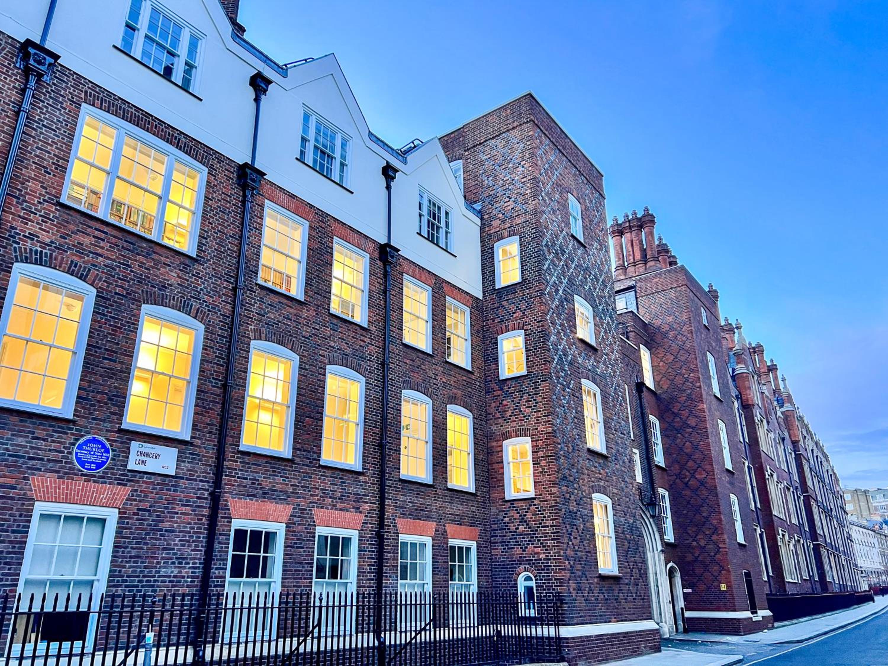 Excellent Entire Apartment Between St Pauls Cathedral and Covent Garden