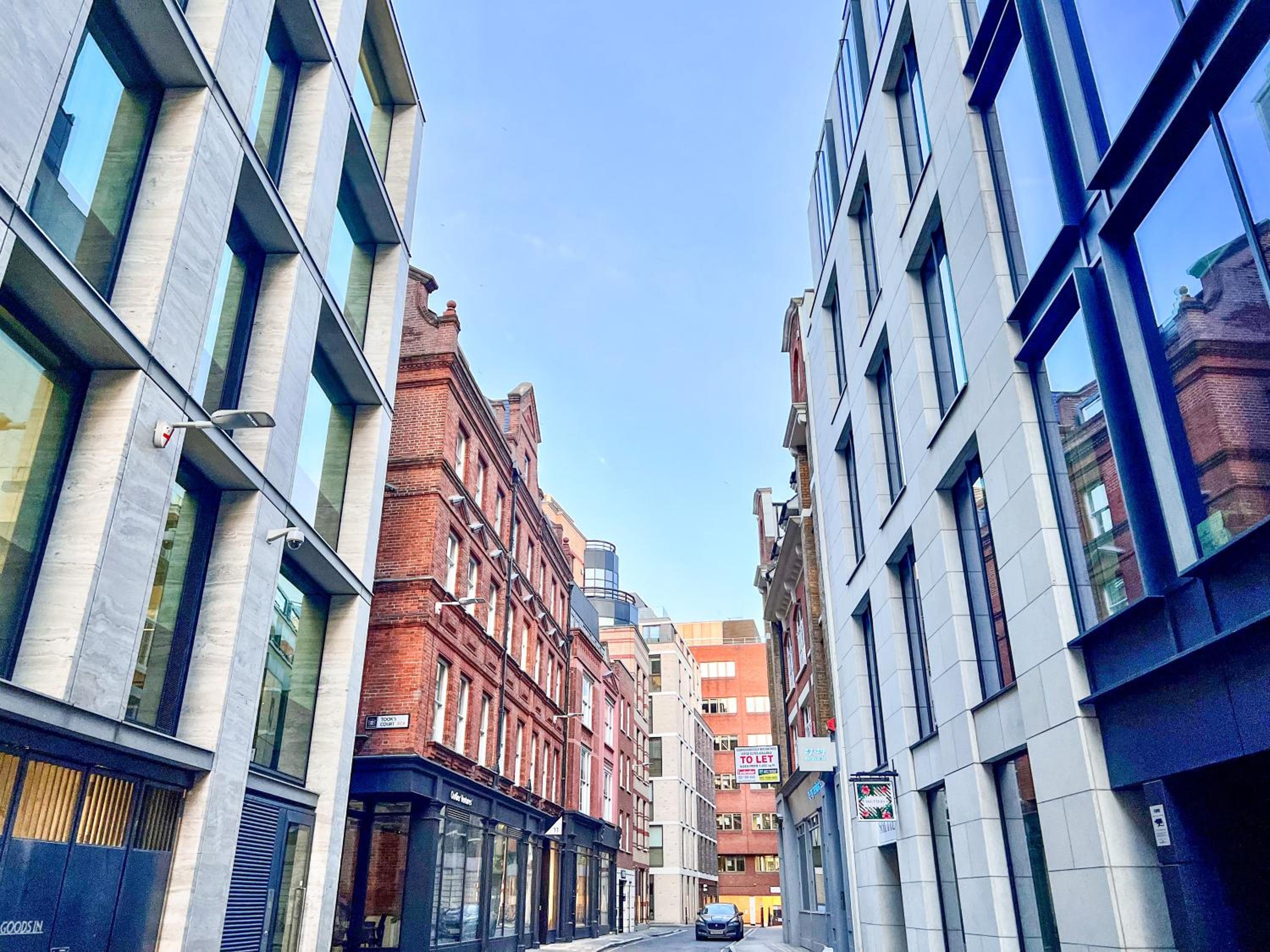Excellent Entire Apartment Between St Pauls Cathedral and Covent Garden