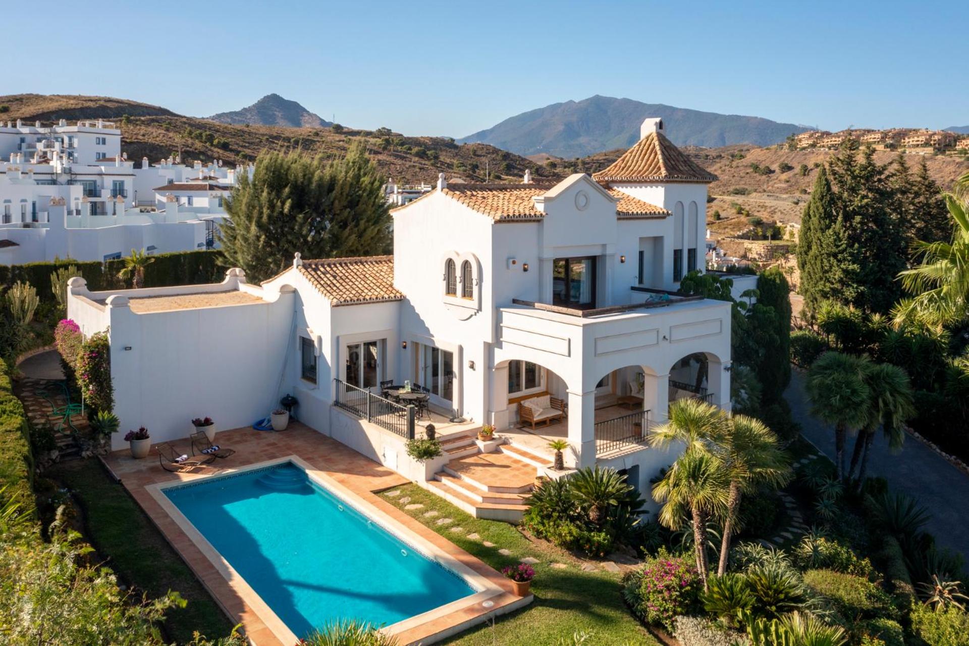 Private luxury 5 bedroom villa Benahavís near Marbella