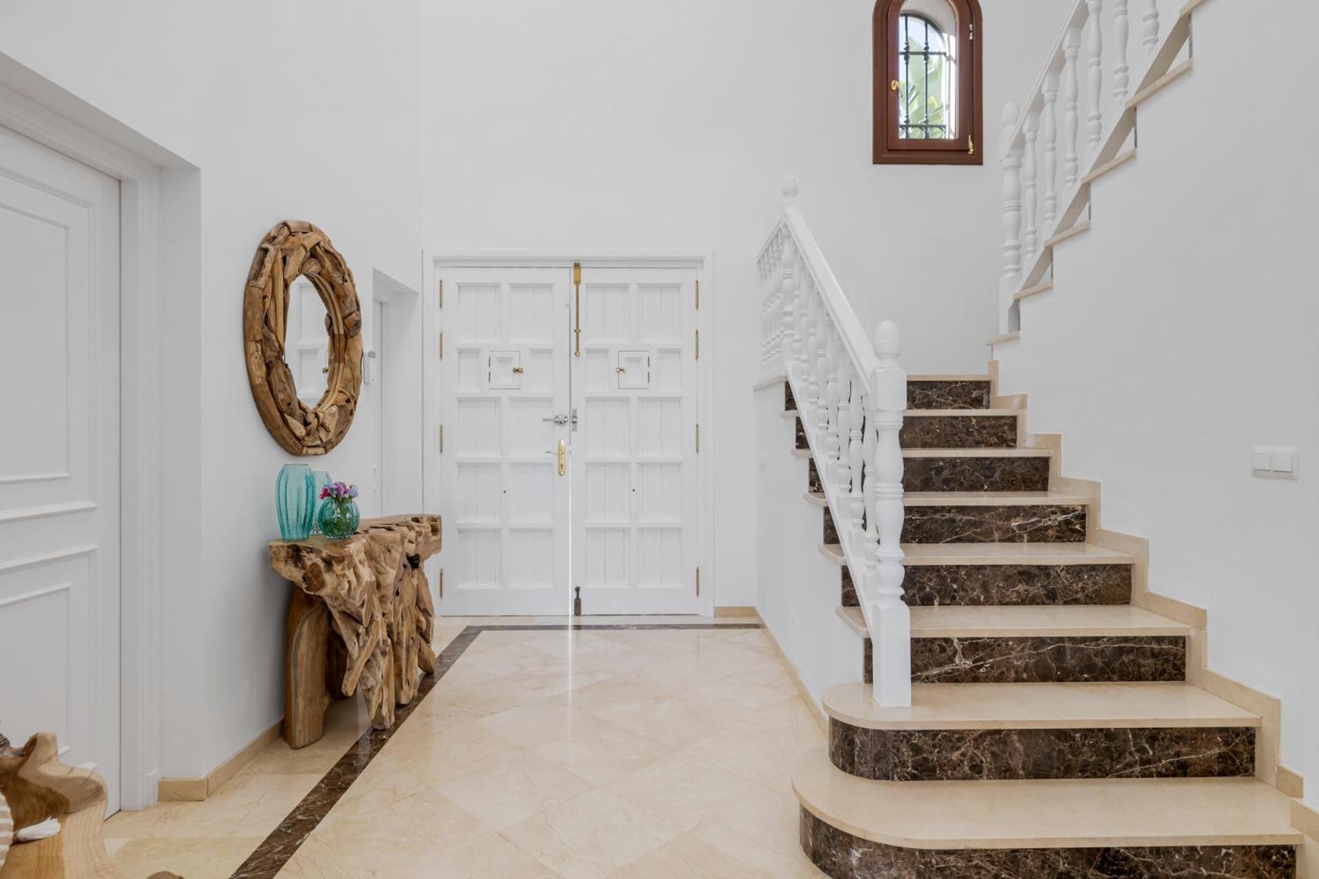 Private luxury 5 bedroom villa Benahavís near Marbella