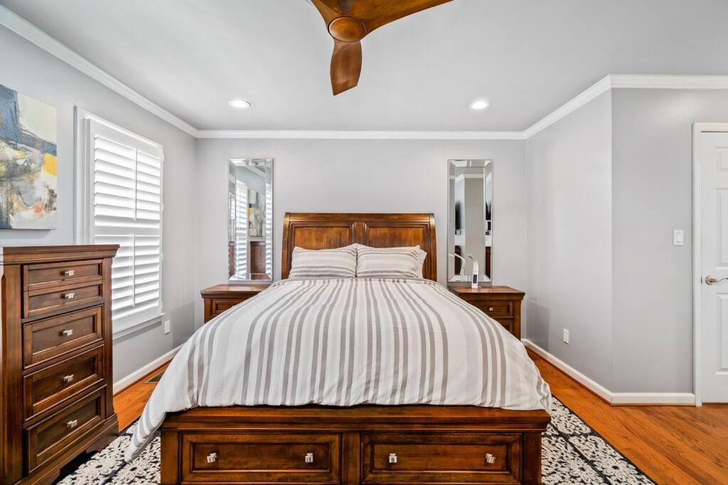 Fantastic Cottage with big backyard near the city view 5