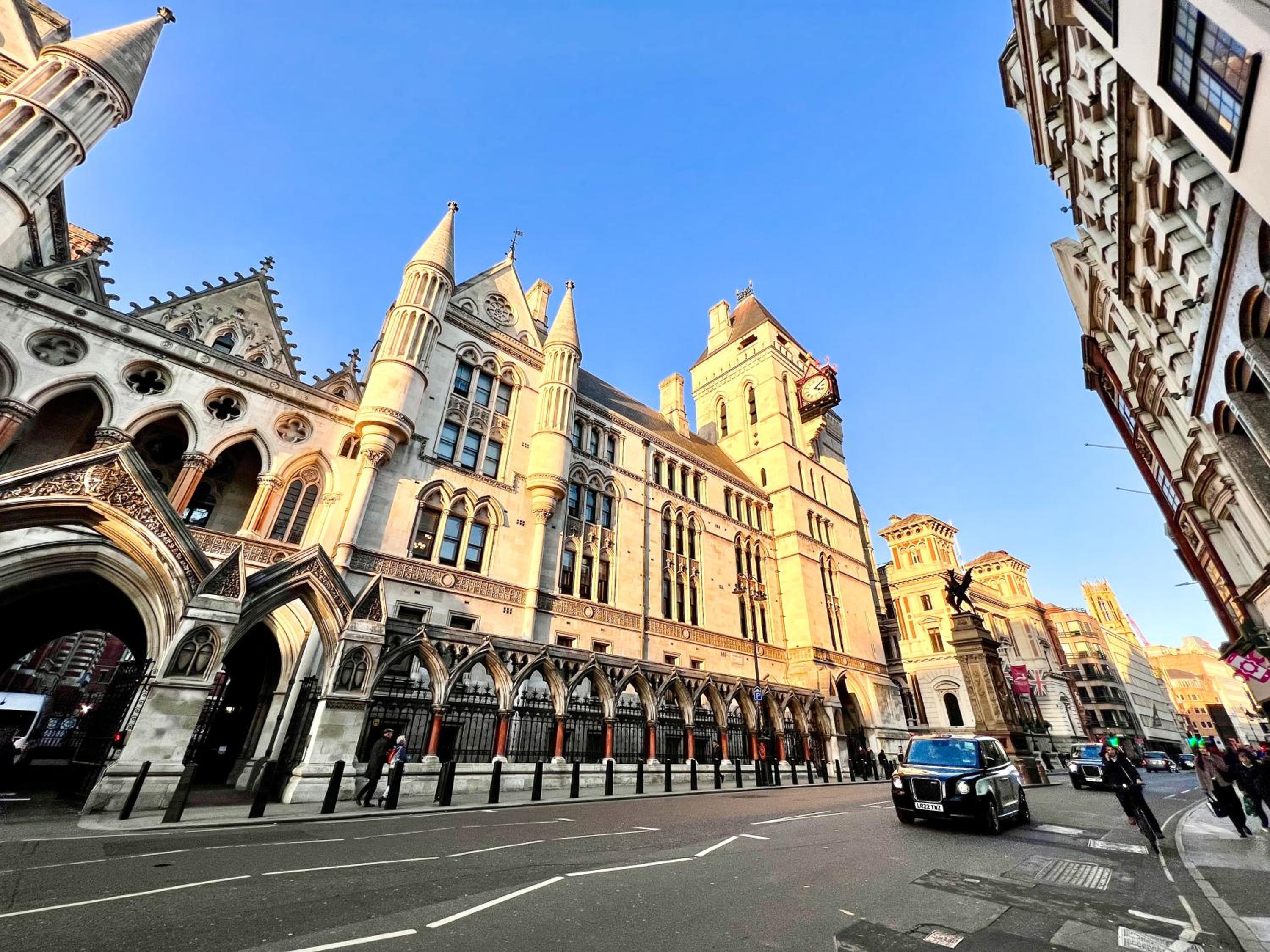 Excellent Entire Apartment Between St Pauls Cathedral and Covent Garden
