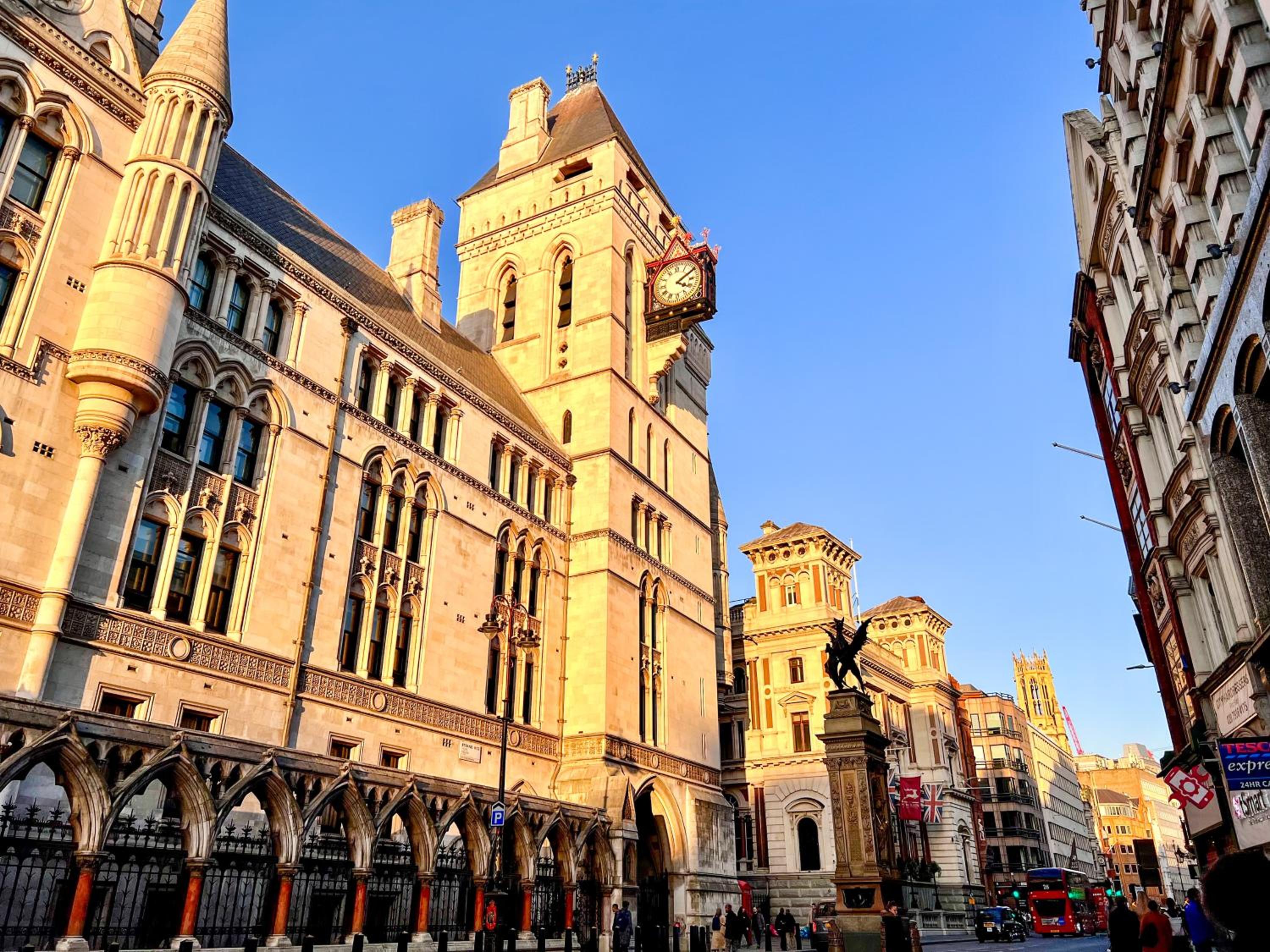 Excellent Entire Apartment Between St Pauls Cathedral and Covent Garden