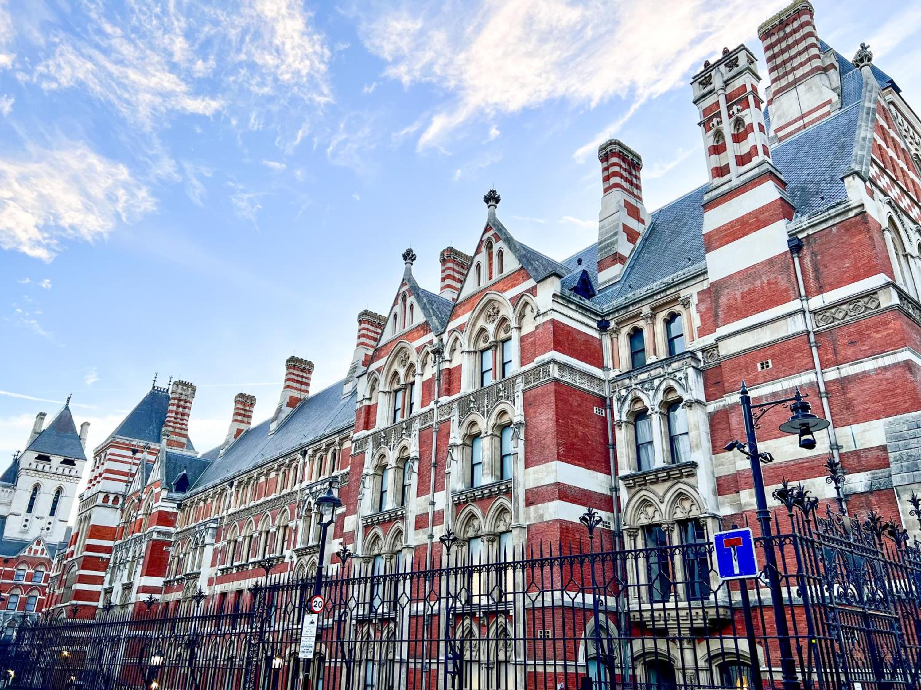 Excellent Entire Apartment Between St Pauls Cathedral and Covent Garden