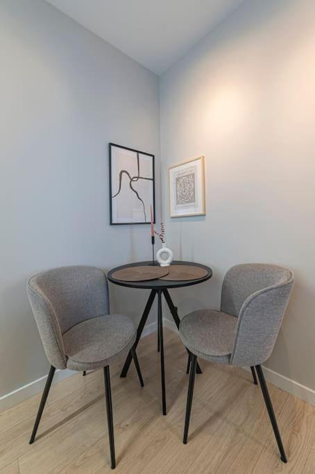 Lovely 1BD Central Apartment by Domvia view 4
