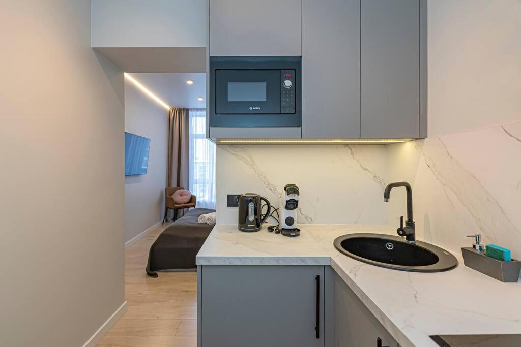 Lovely 1BD Central Apartment by Domvia view 2