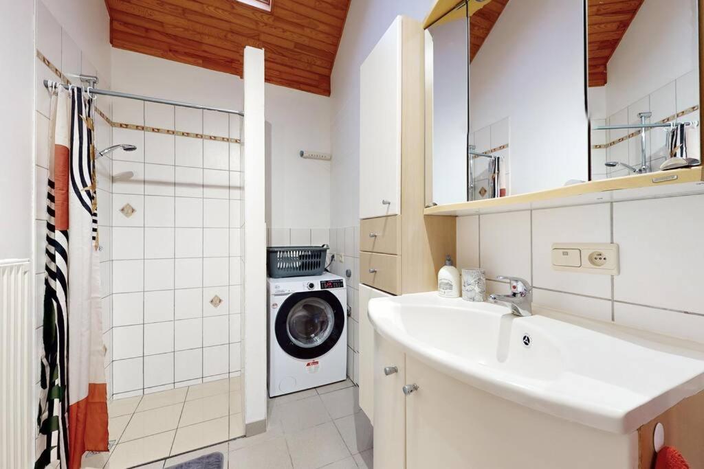 Comfortable house G00gle-SHAPE- Chièvres Air Base