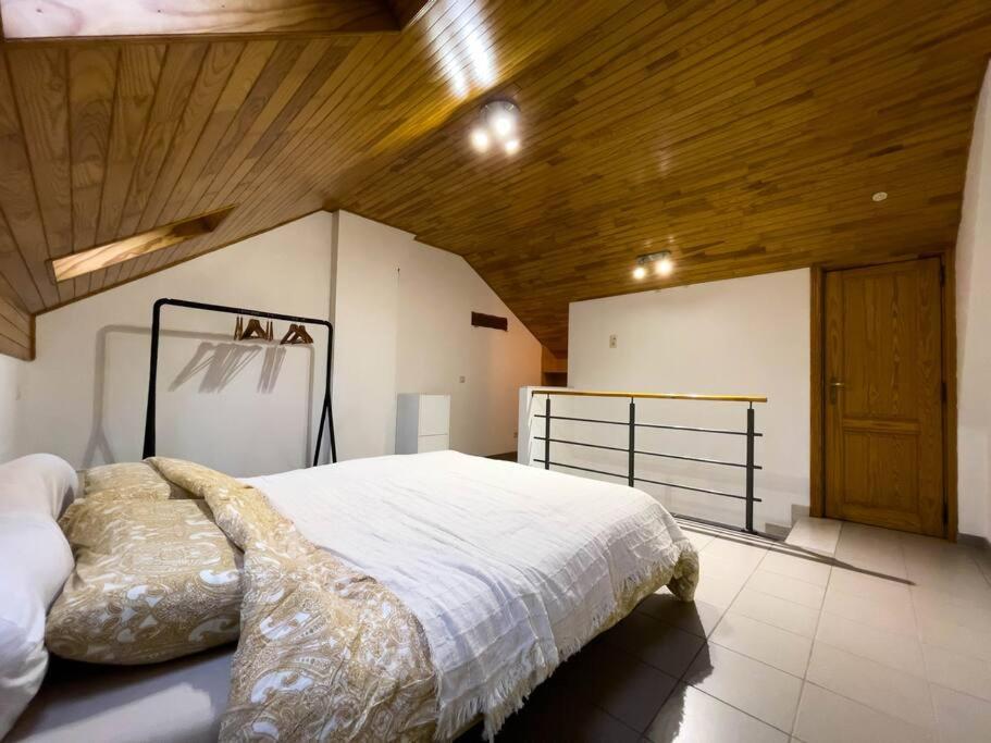 Comfortable house G00gle-SHAPE- Chièvres Air Base
