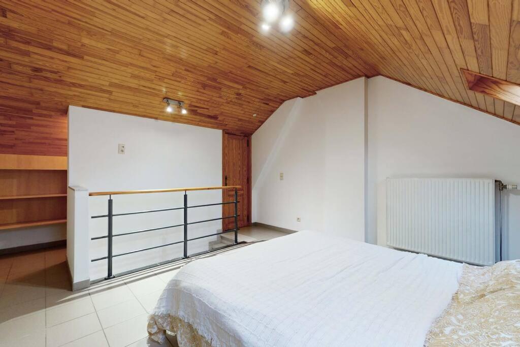 Comfortable house G00gle-SHAPE- Chièvres Air Base
