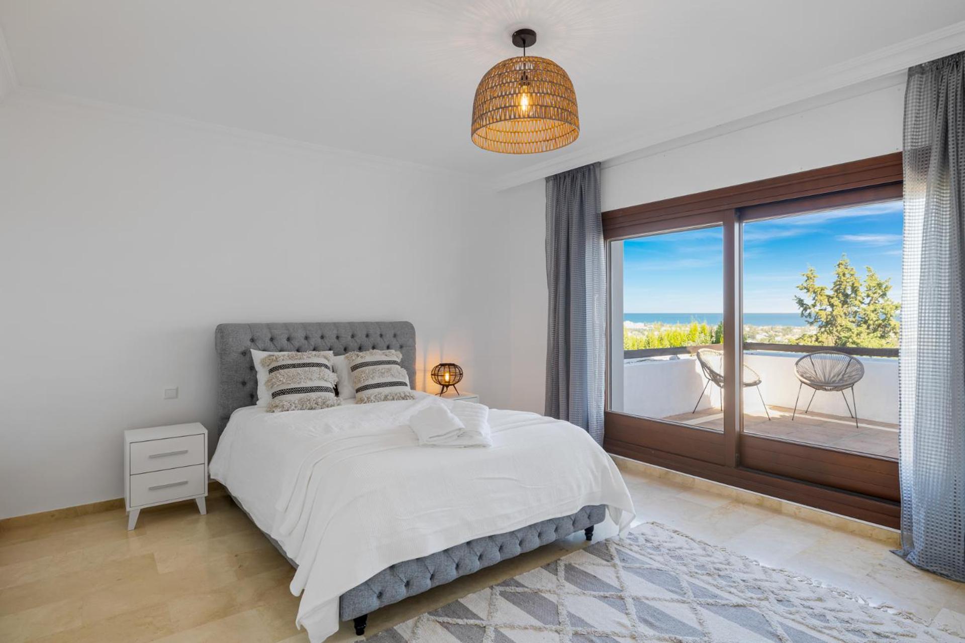 Private luxury 5 bedroom villa Benahavís near Marbella