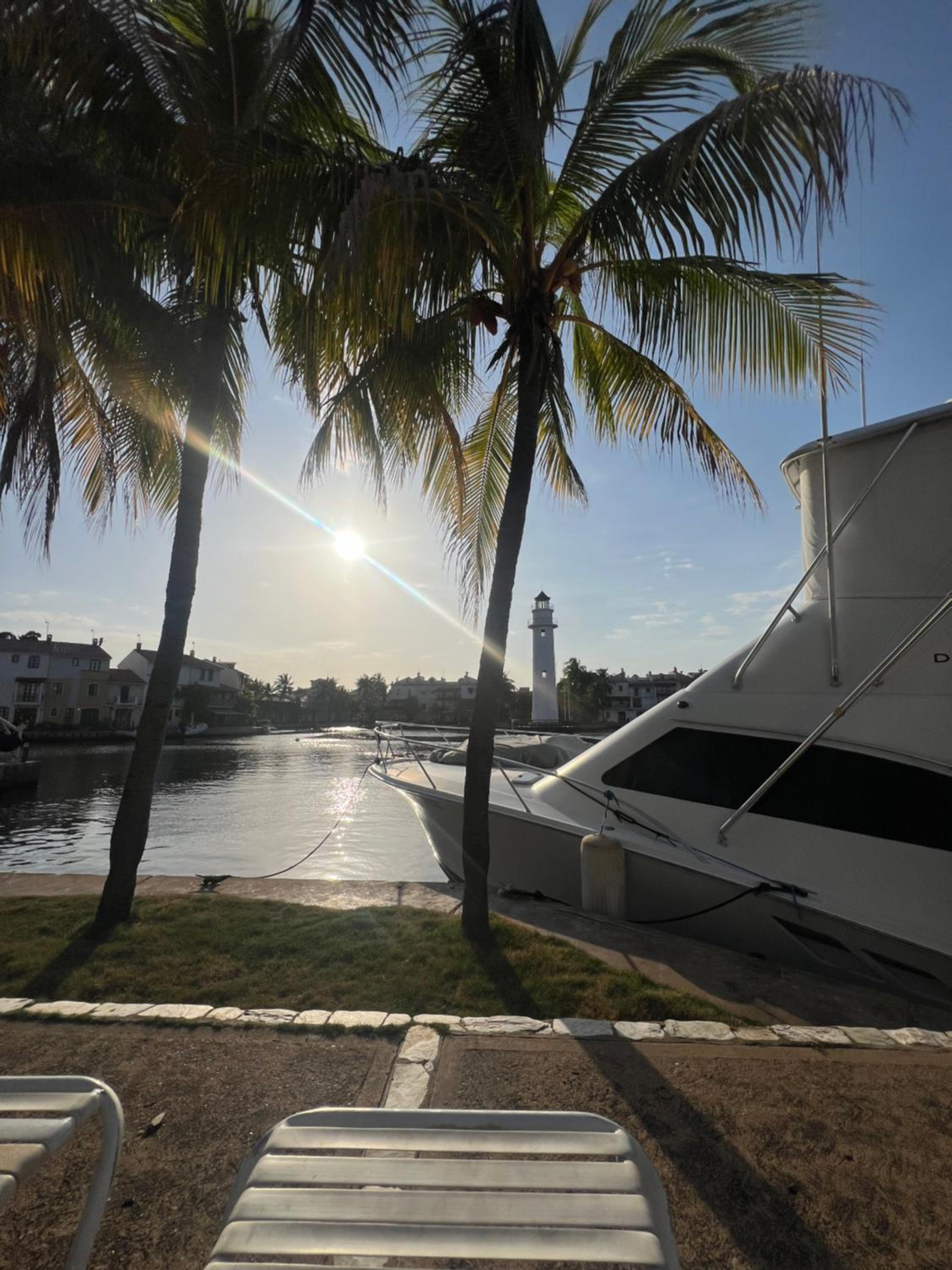 Villa con Muelle Privado en Pueblo Viejo VIP INTER FIBRA