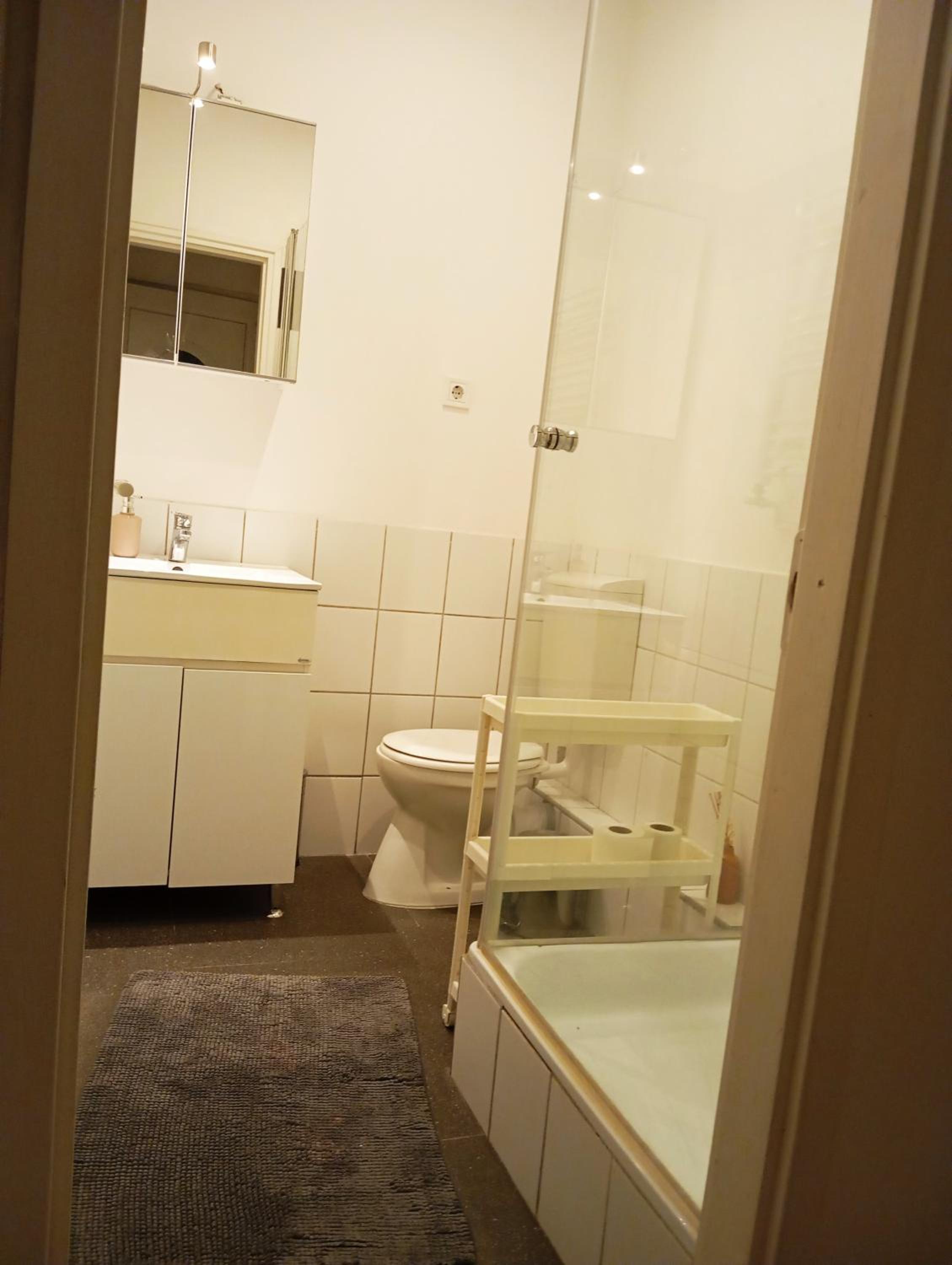 Cozy studio in central Budapest near ruined bars view 3