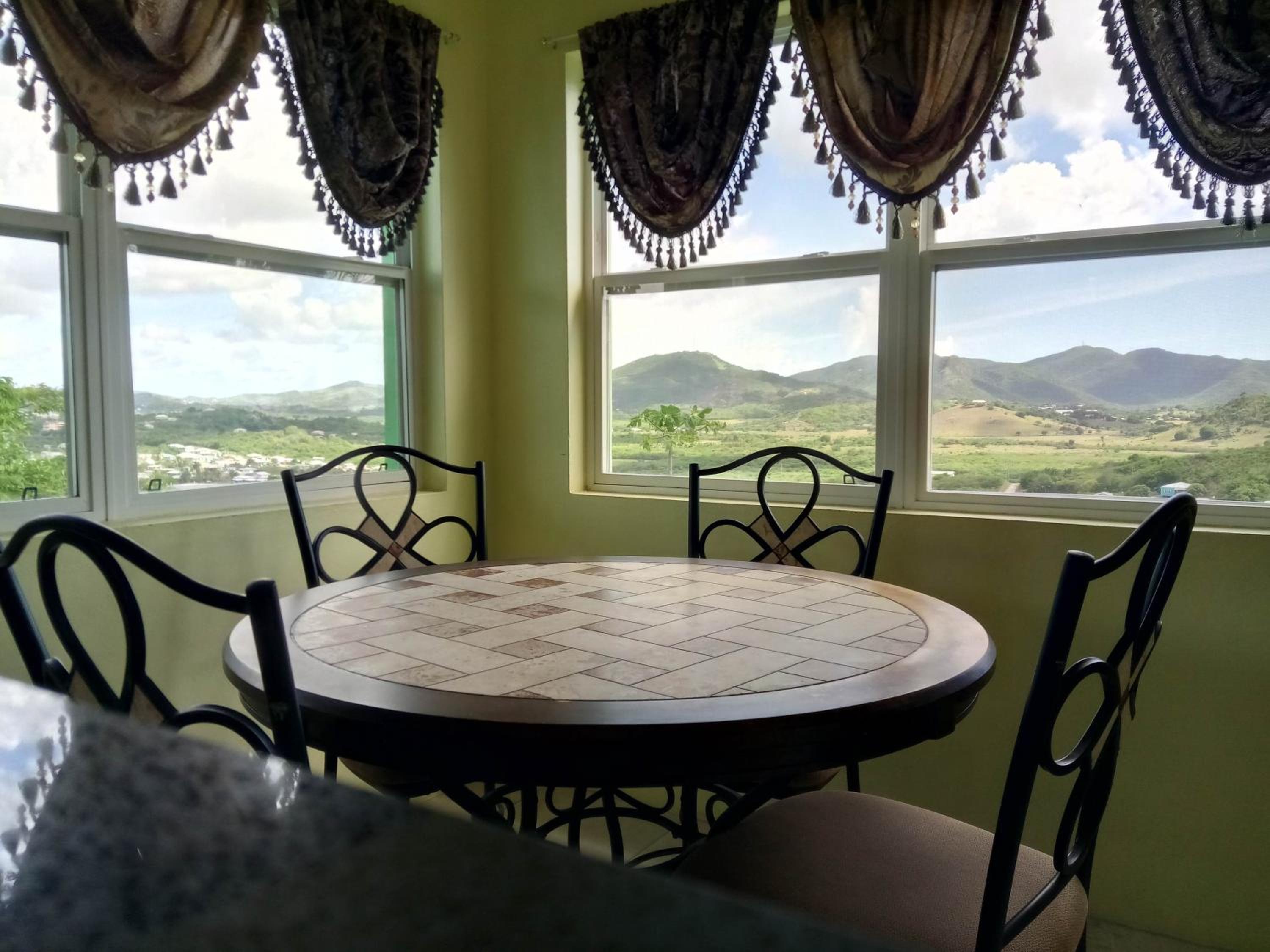 Zeus Estate Guesthouse