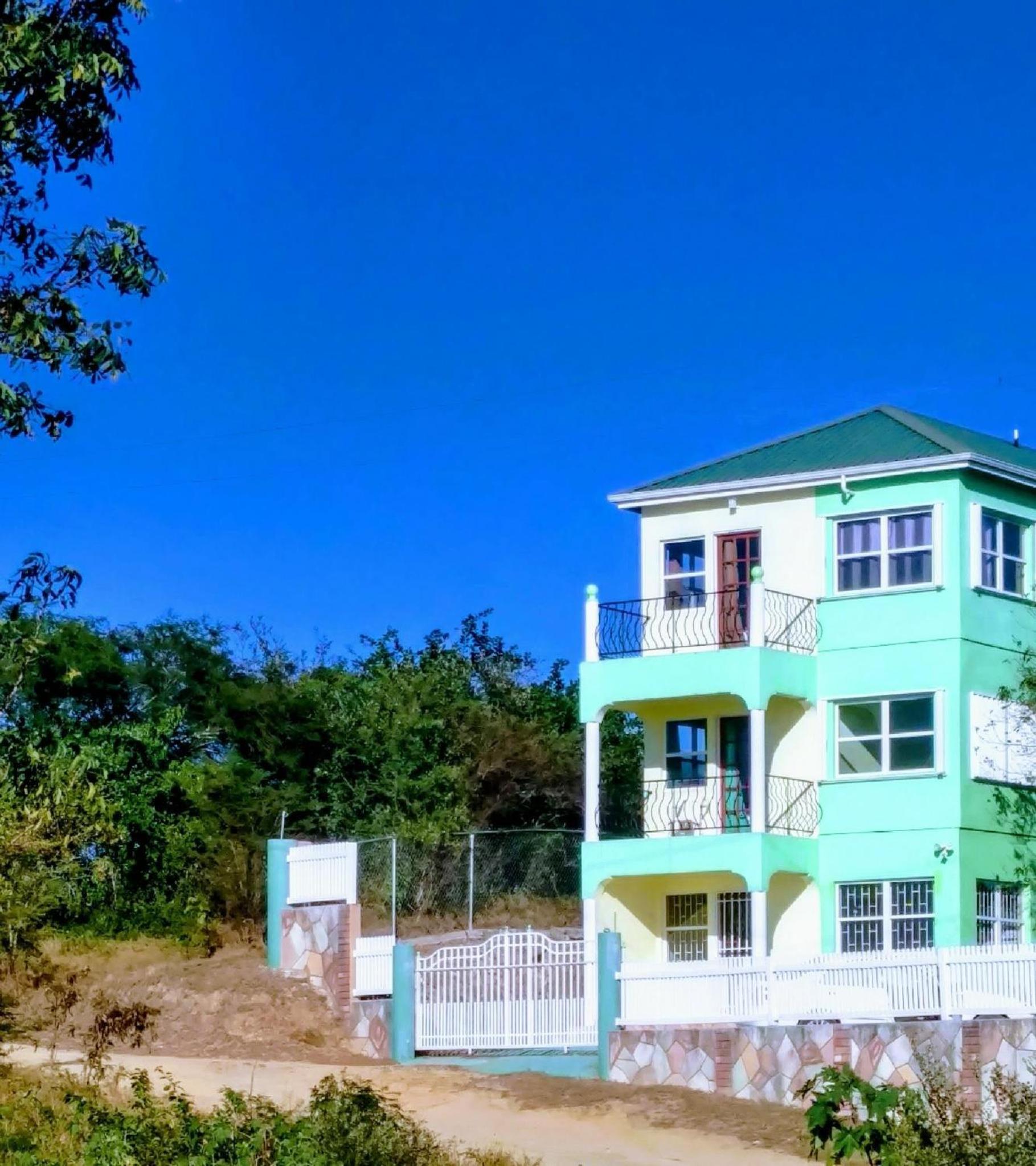 Zeus Estate Guesthouse