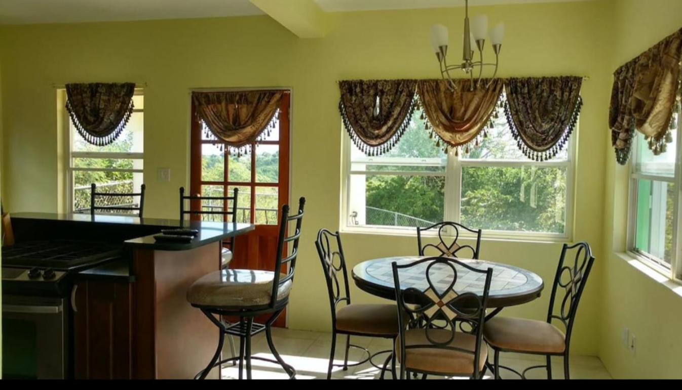 Zeus Estate Guesthouse