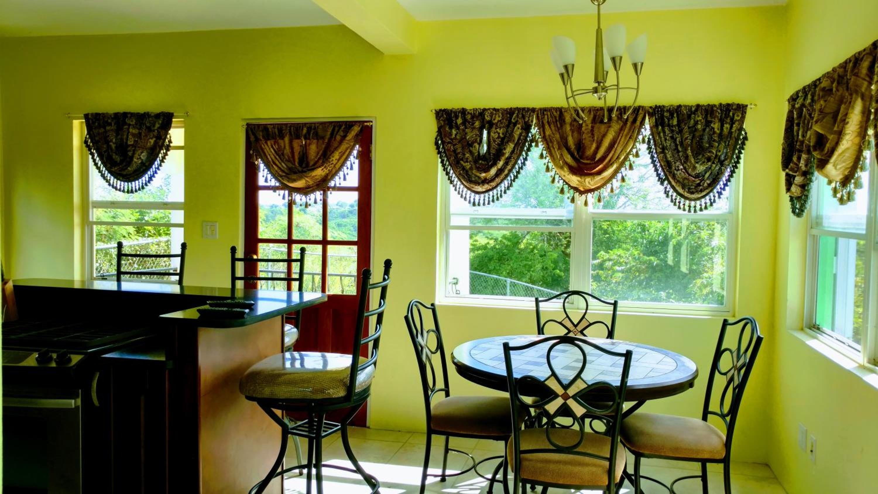 Zeus Estate Guesthouse