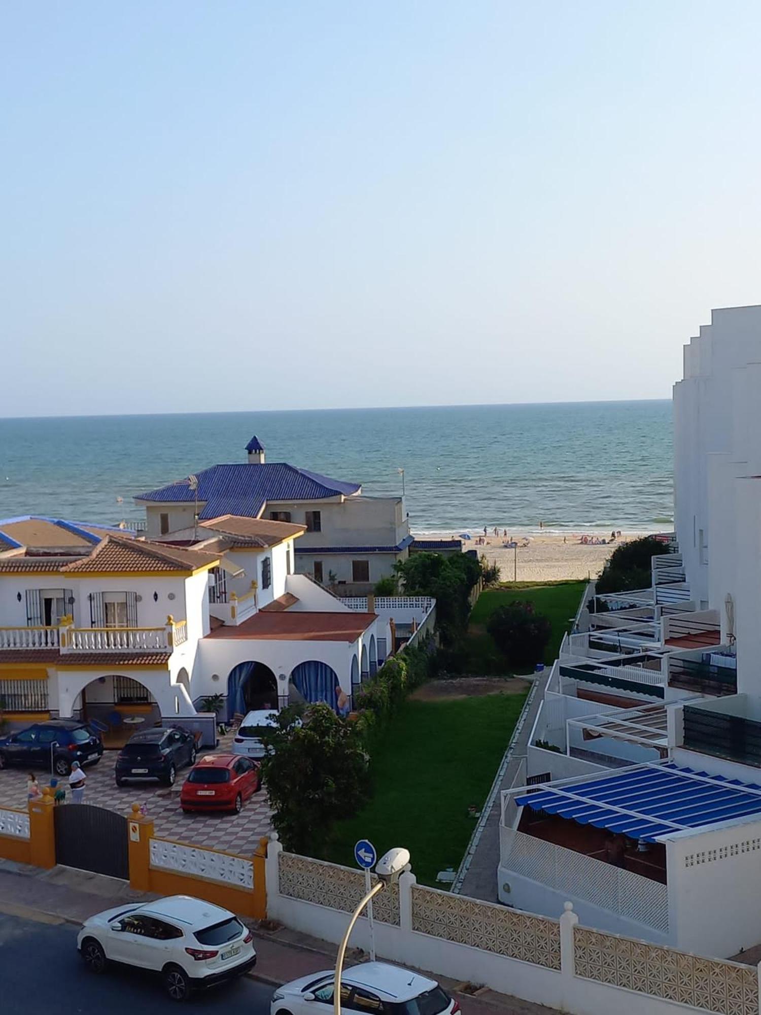 Beachfront 3 Bedroom Family Apartment