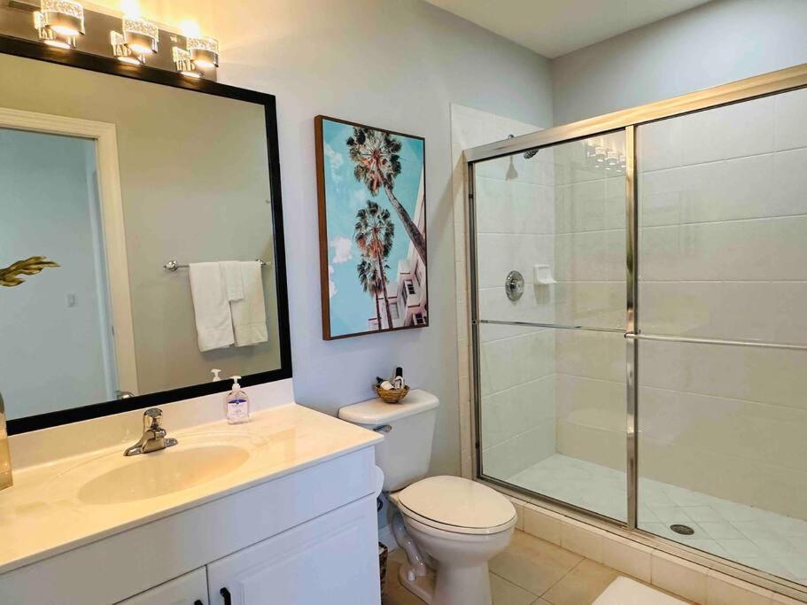 Amazing & Spacious Top Floor Condo with Bay View! view 4
