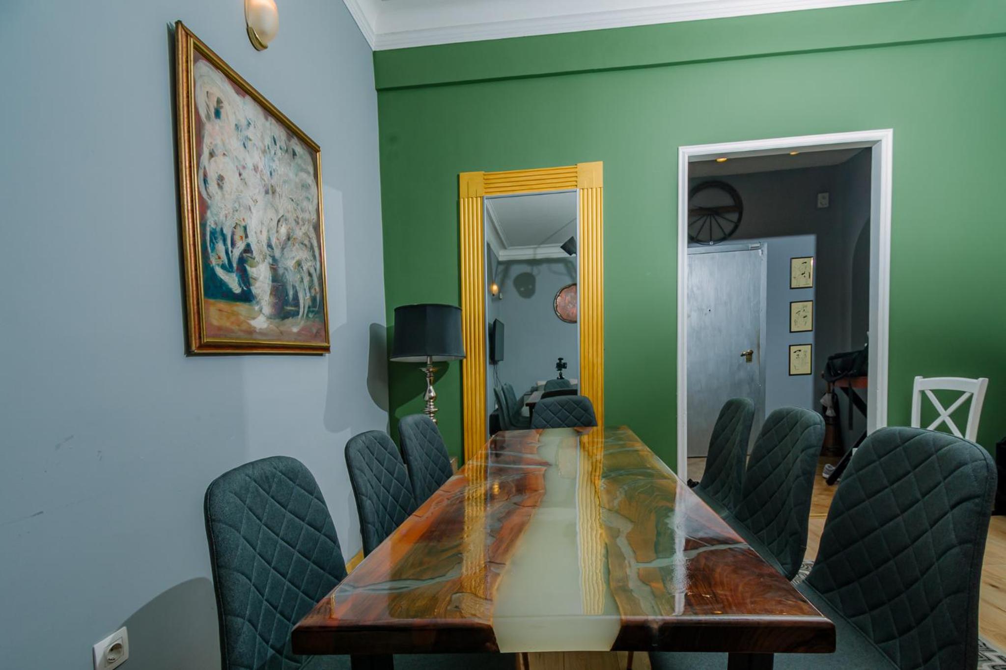 Top Center, 3BDR, Heart of the city, FREE Secured Parking