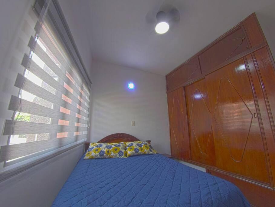 Habitación y baño privado Laureles Nogal