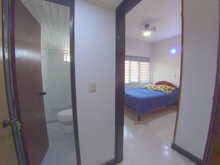 Habitación y baño privado Laureles Nogal
