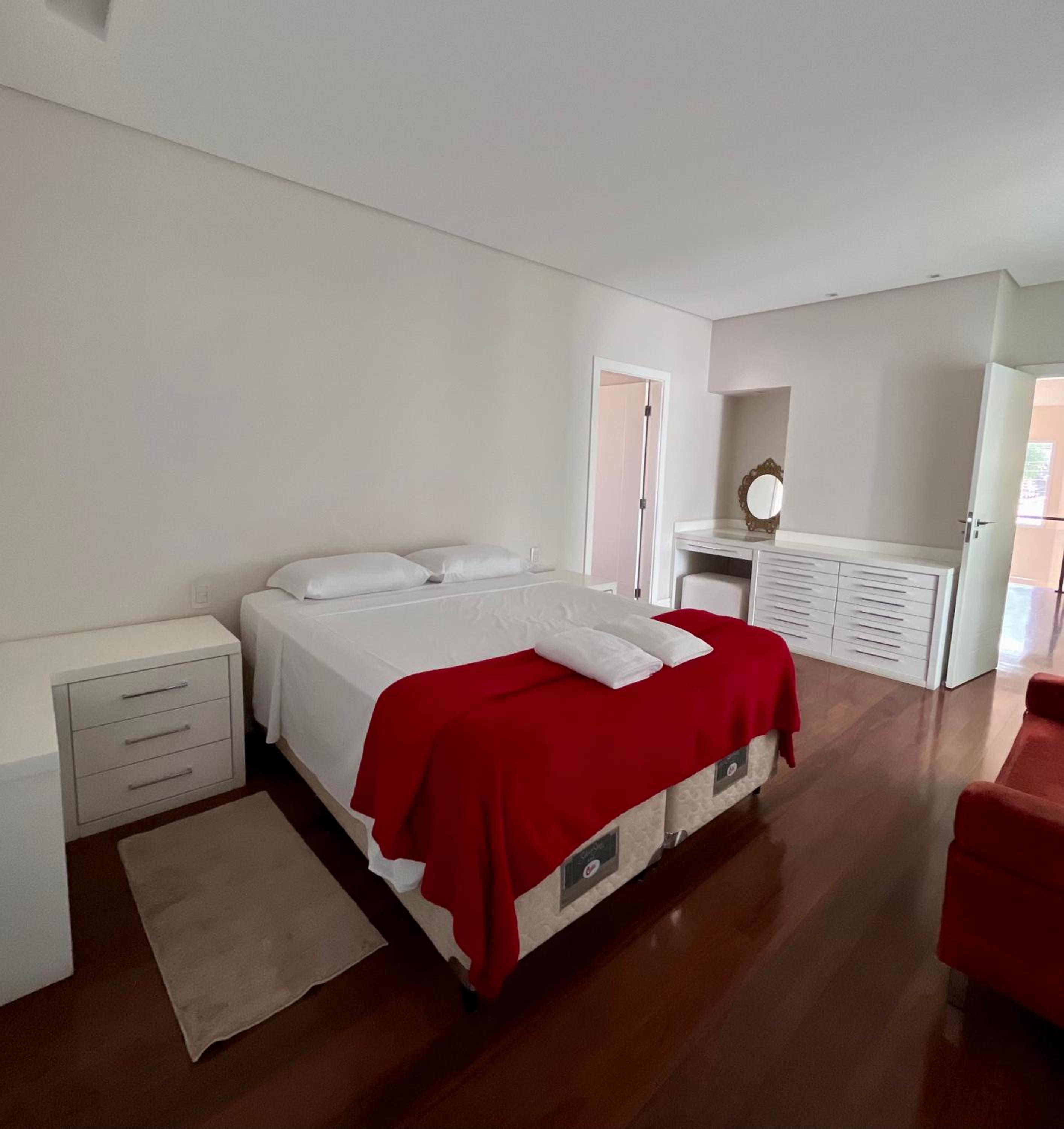 Casa alto padrão em Socorro