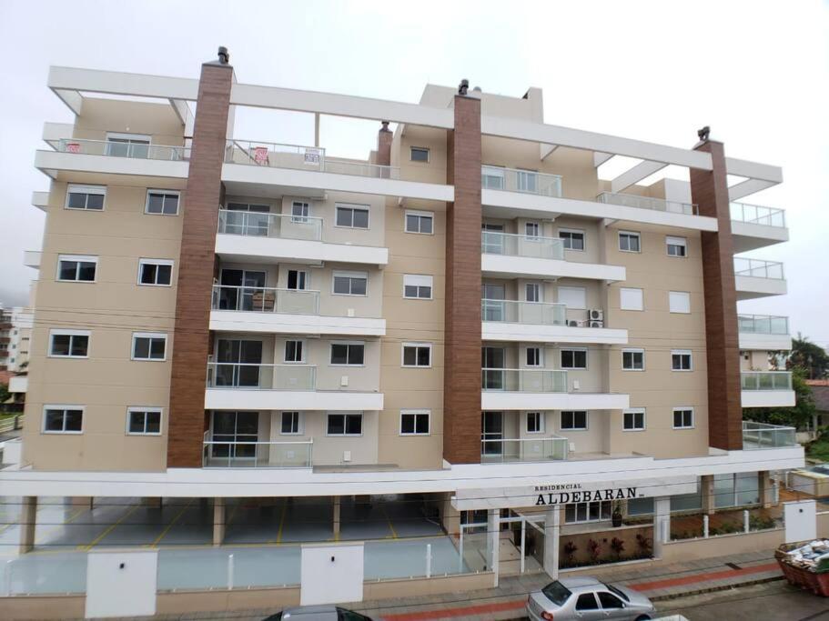 Maravilhoso Apartamento Frente Mar na Praia de Palmas