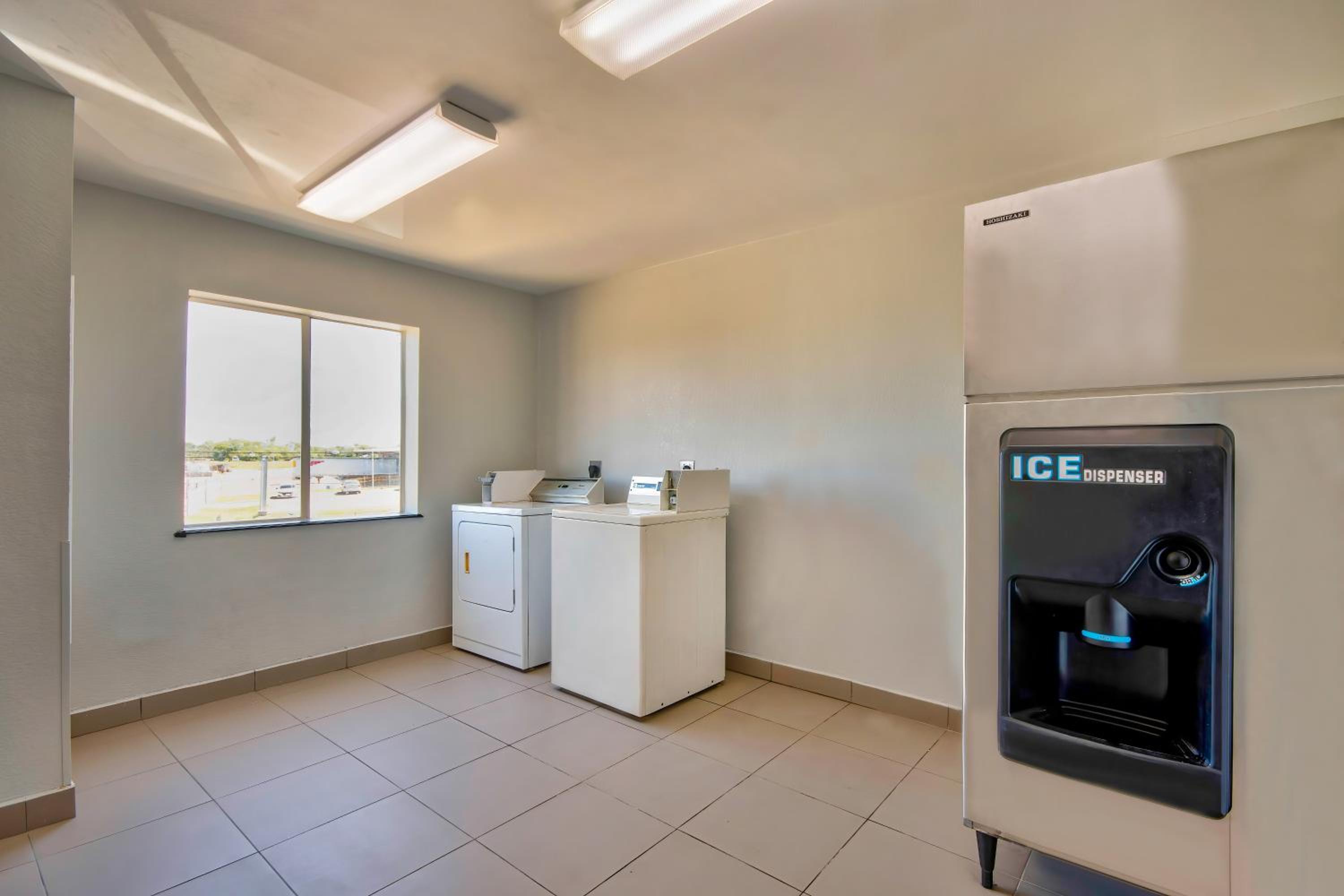 McAllen Vacations - Motel 6-Harlingen, TX - Property Image 4