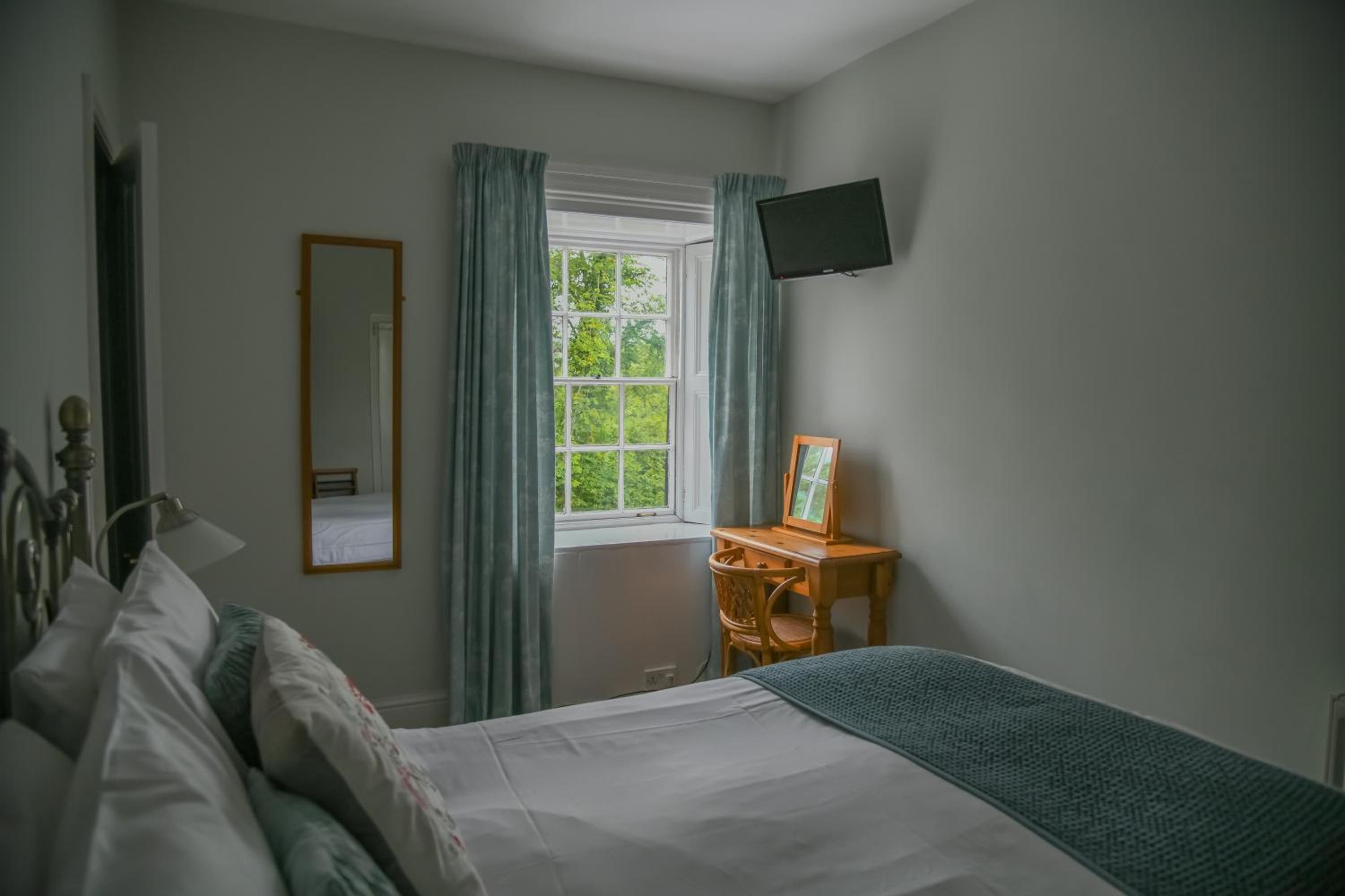 Lowbyer Manor Country House