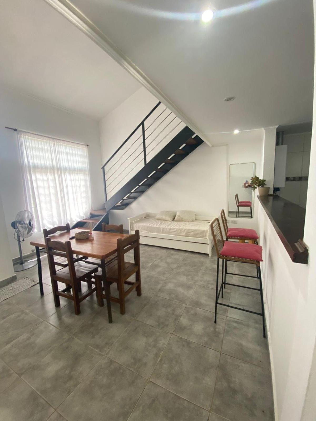 DEPARTAMENTO 2 Duplex equipado hasta 4 huéspedes