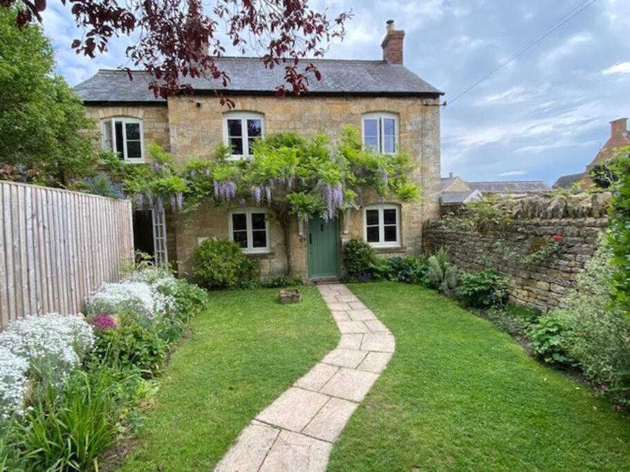 The Bolt Hole, Cotswold Cottage, Moreton-In-Marsh view 2