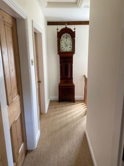 The Bolt Hole, Cotswold Cottage, Moreton-In-Marsh view 5