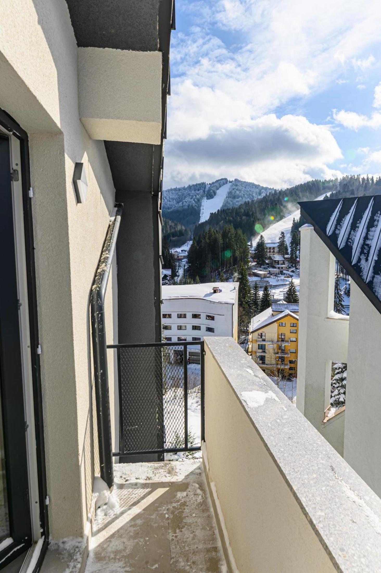 AYASI Luxury Apartment Predeal