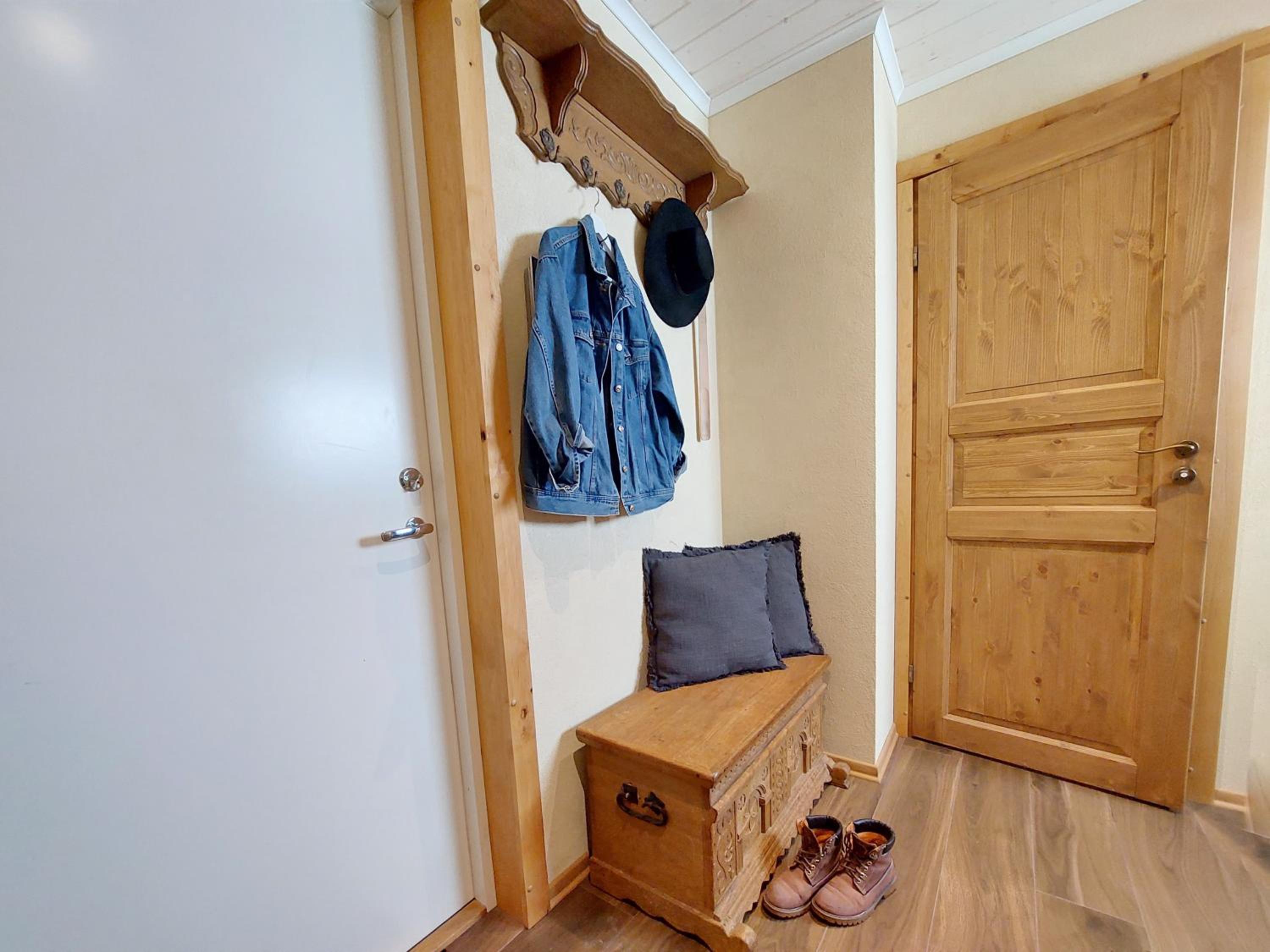 Authentic Estonian Wood Interior Apartment, Sunset Balcony Views, Lahemaa