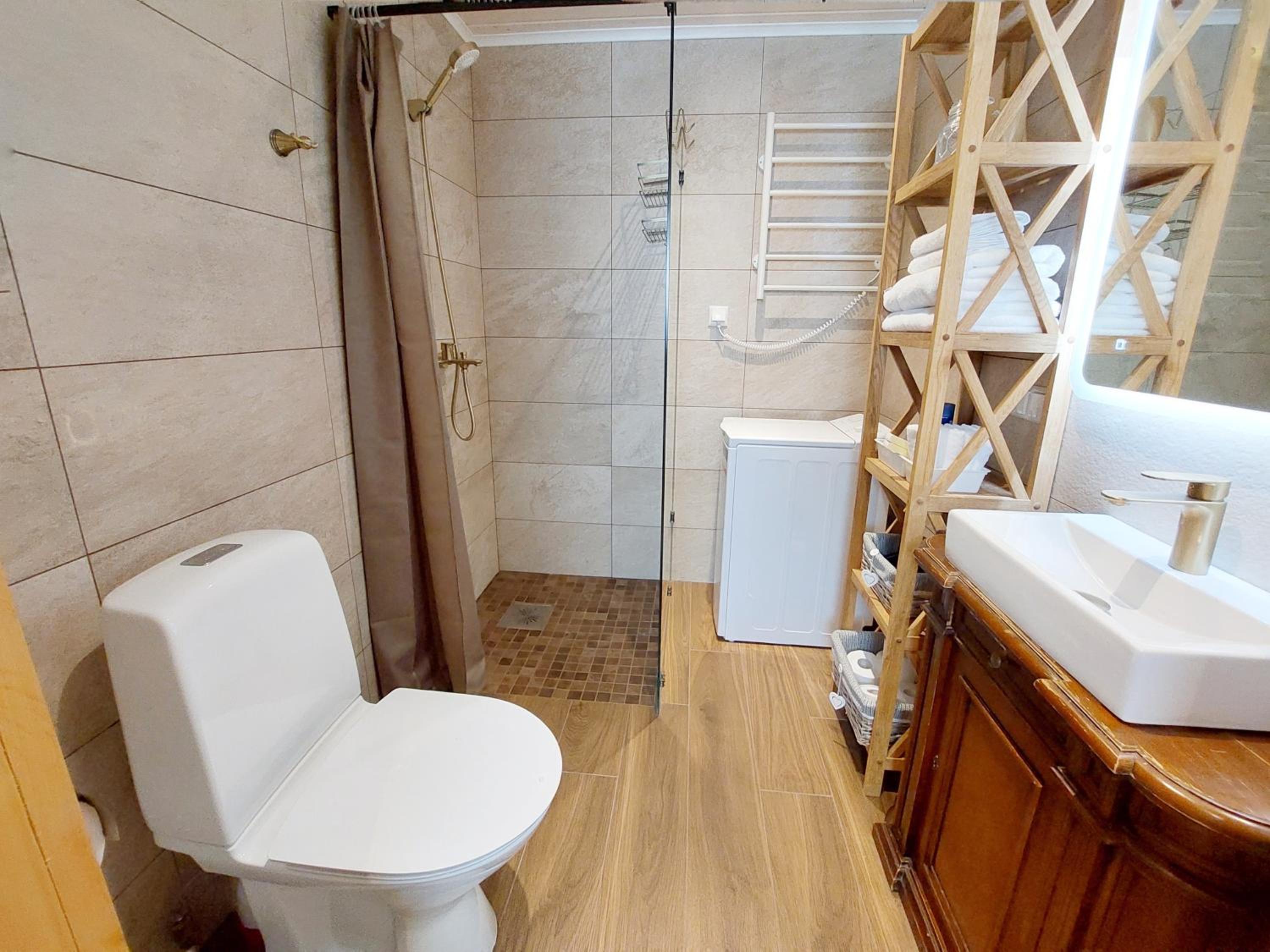 Authentic Estonian Wood Interior Apartment, Sunset Balcony Views, Lahemaa