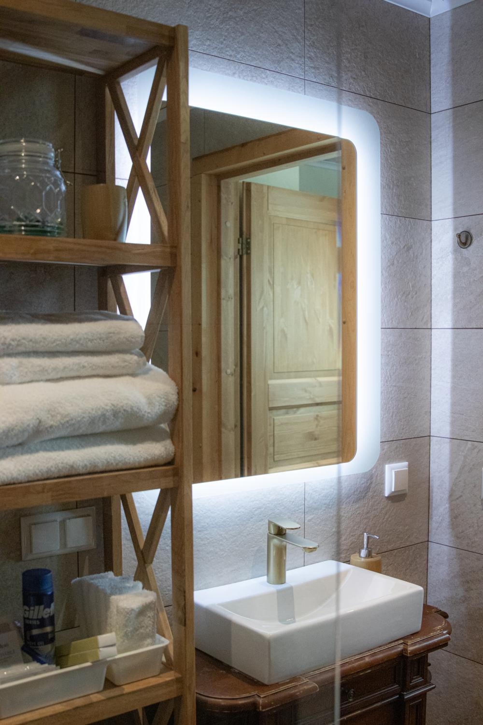 Authentic Estonian Wood Interior Apartment, Sunset Balcony Views, Lahemaa