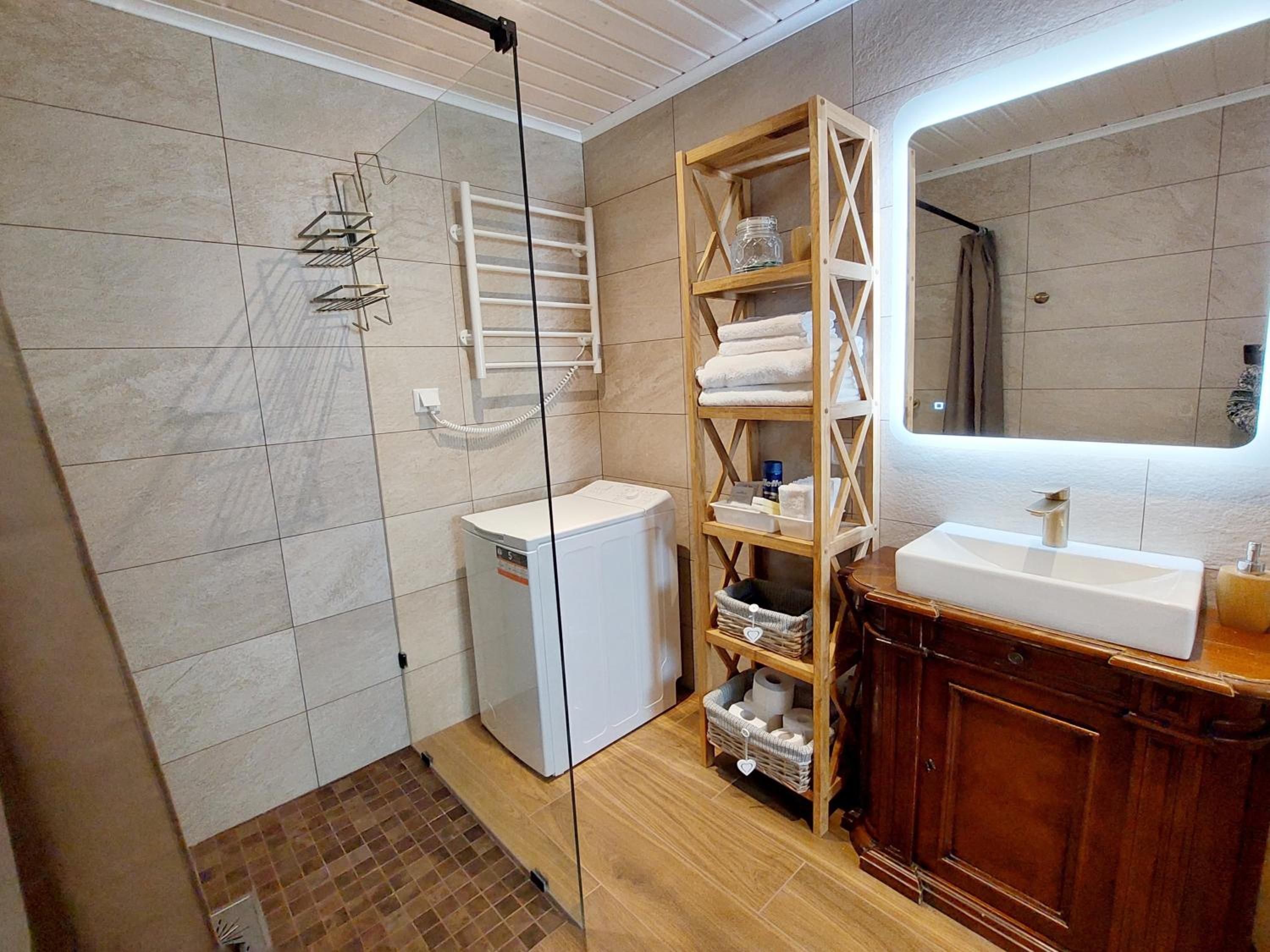 Authentic Estonian Wood Interior Apartment, Sunset Balcony Views, Lahemaa