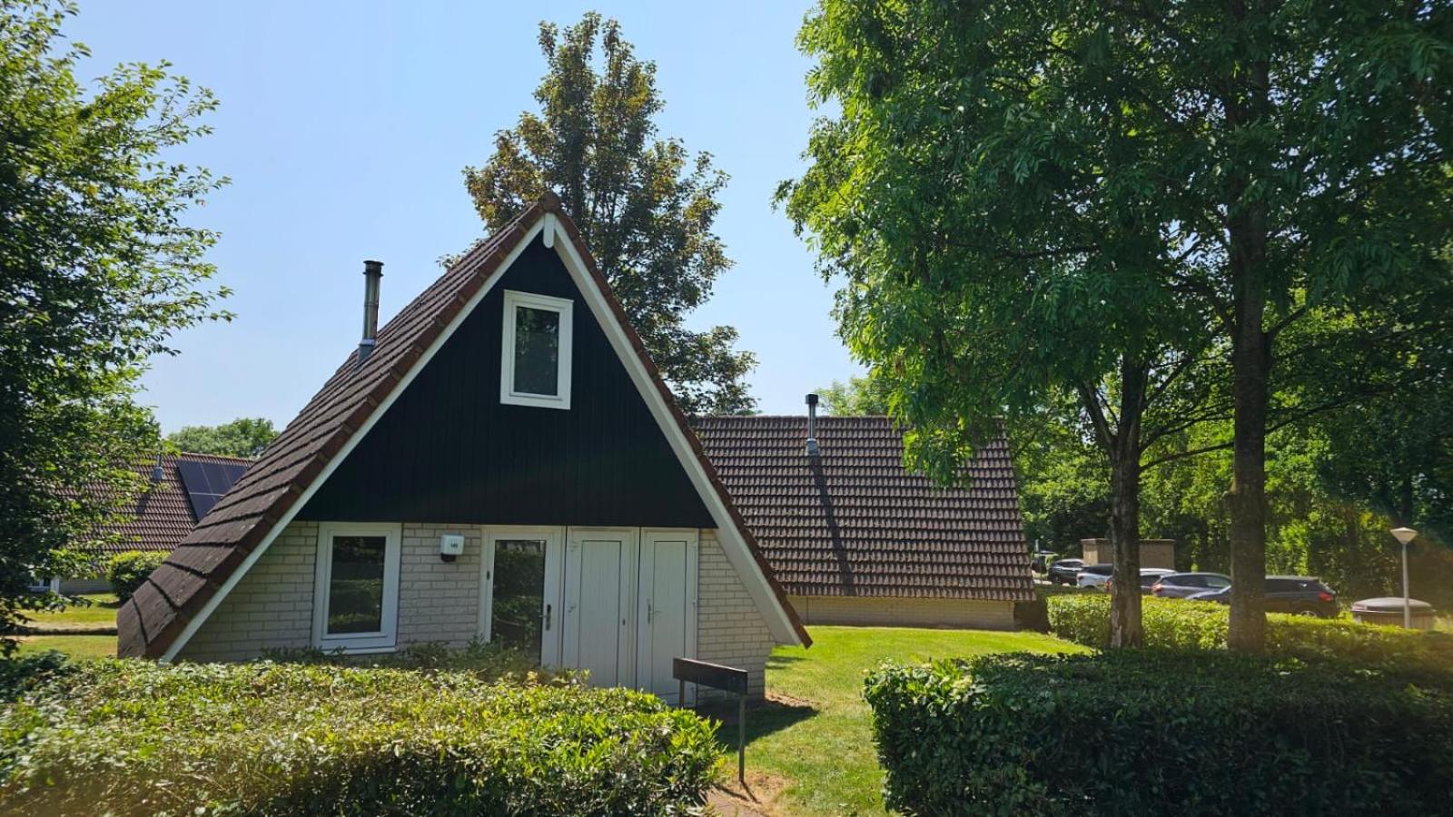 6 pers. vakantiehuis aan visvijver op vakantiepark, Time4vacay view 3