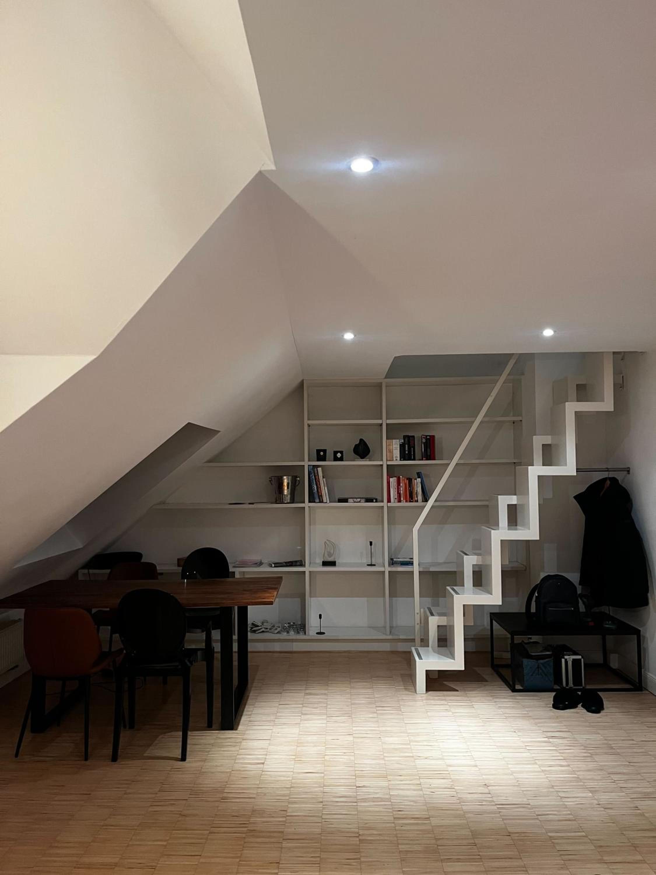 OBK City Lodge: Designer duplex appartment in Oberkassel, close to river rhine, Areal Böhler and Messe Düsseldorf