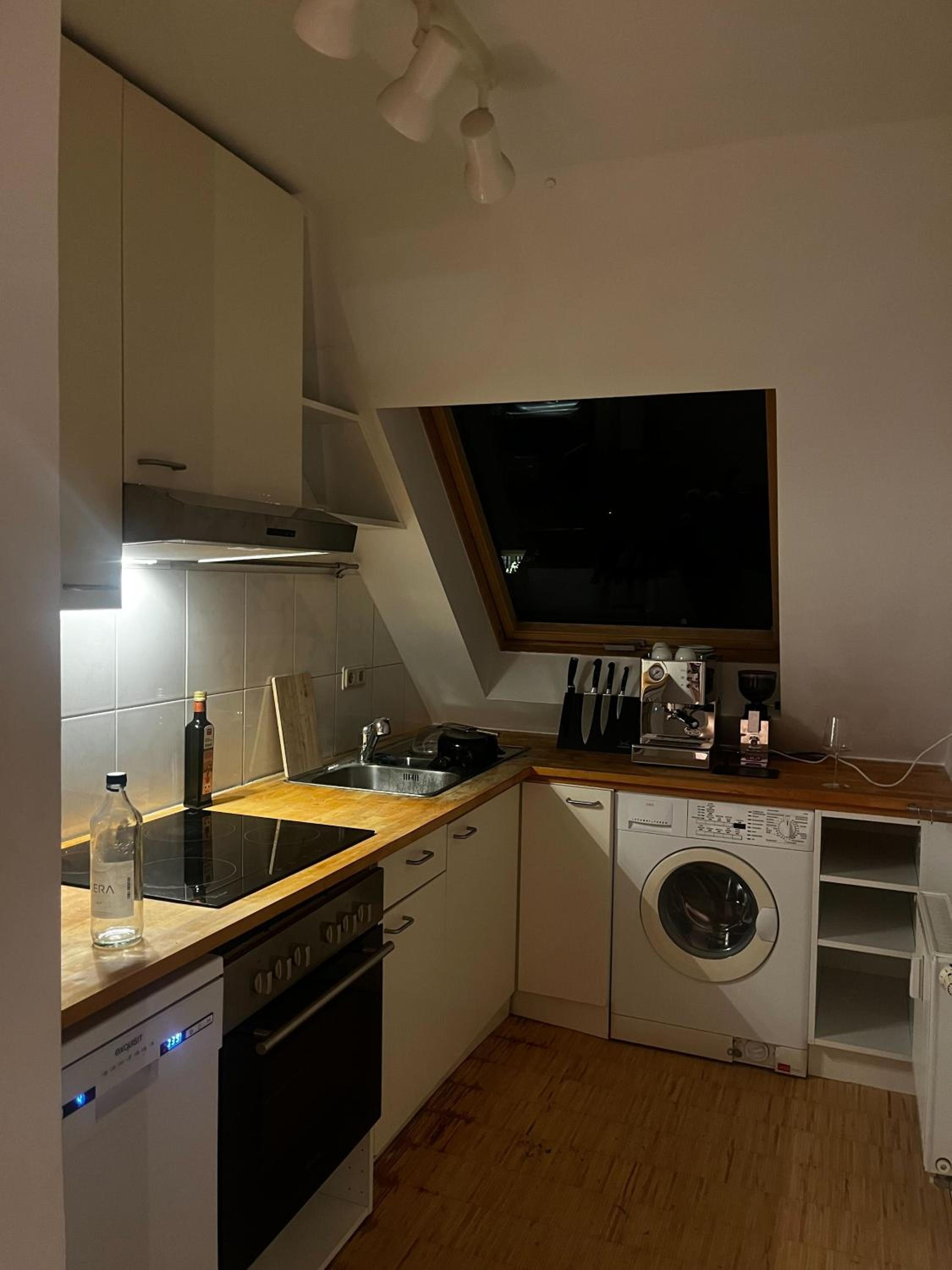 OBK City Lodge: Designer duplex appartment in Oberkassel, close to river rhine, Areal Böhler and Messe Düsseldorf
