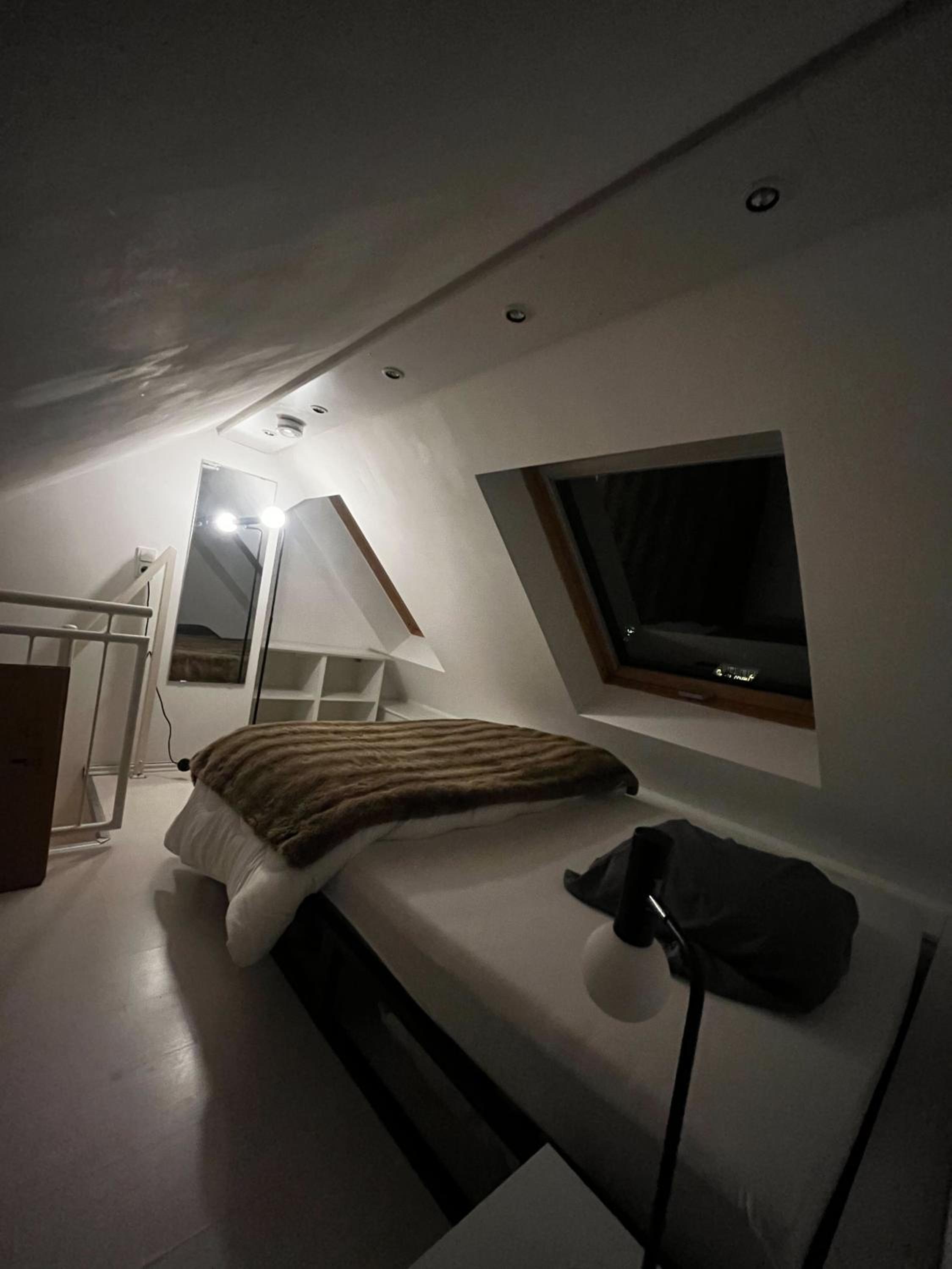 OBK City Lodge: Designer duplex appartment in Oberkassel, close to river rhine, Areal Böhler and Messe Düsseldorf