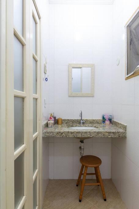 Casa em condomínio, 5 minutos de carro das praias Tabatinga e Cocanha