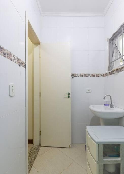 Casa em condomínio, 5 minutos de carro das praias Tabatinga e Cocanha