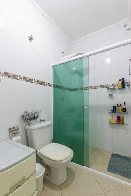 Casa em condomínio, 5 minutos de carro das praias Tabatinga e Cocanha