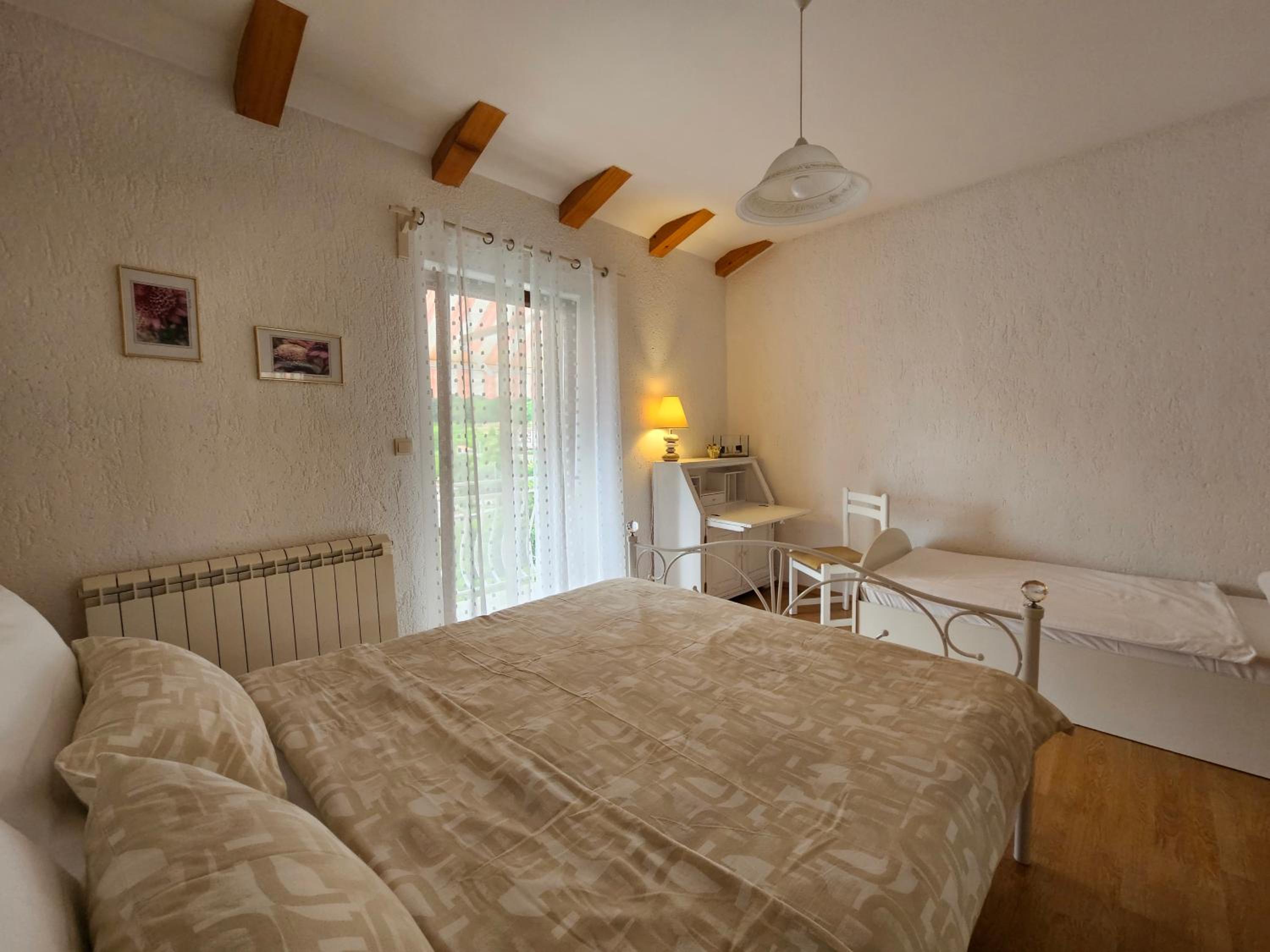 Apartments & rooms MIKLEUS