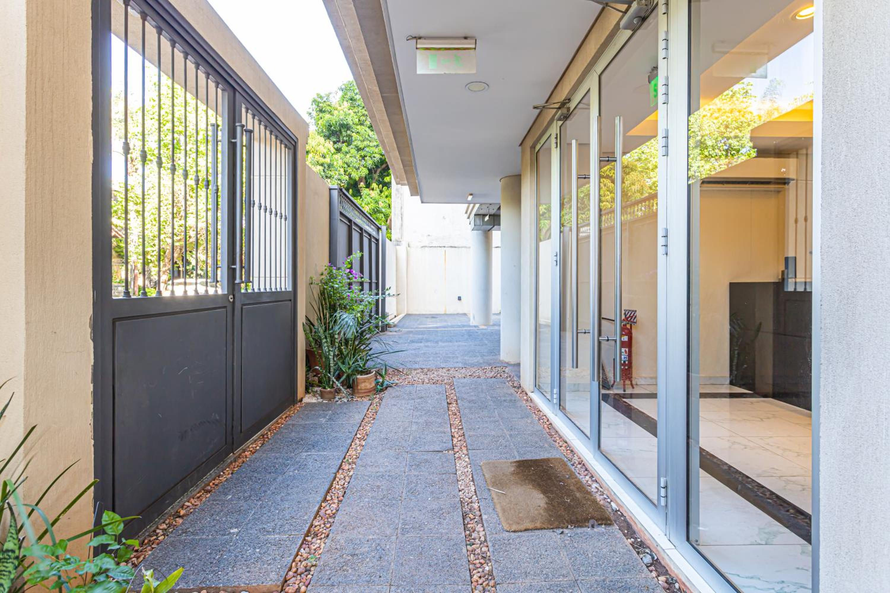 Spacious & unbeatable location view 3